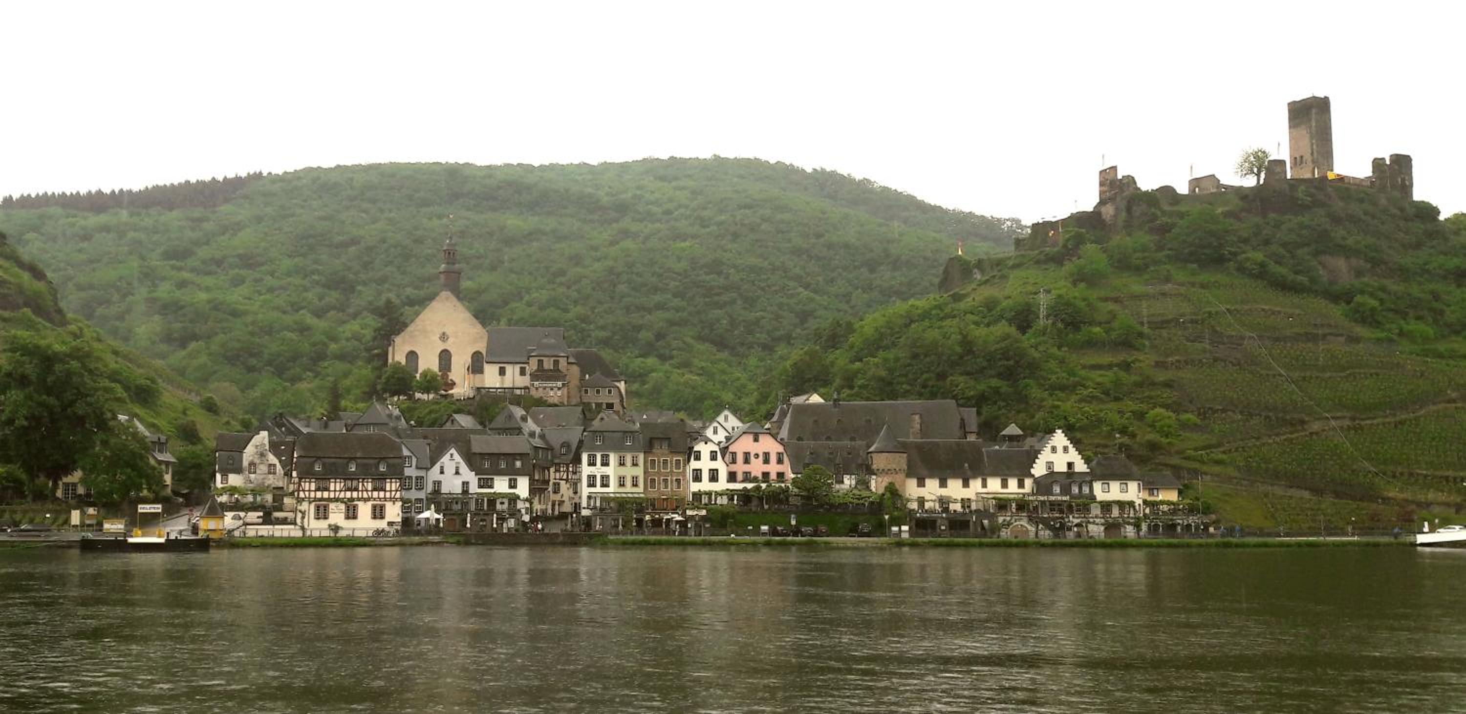 Gästehaus Burgberg, Weinhaus Fries