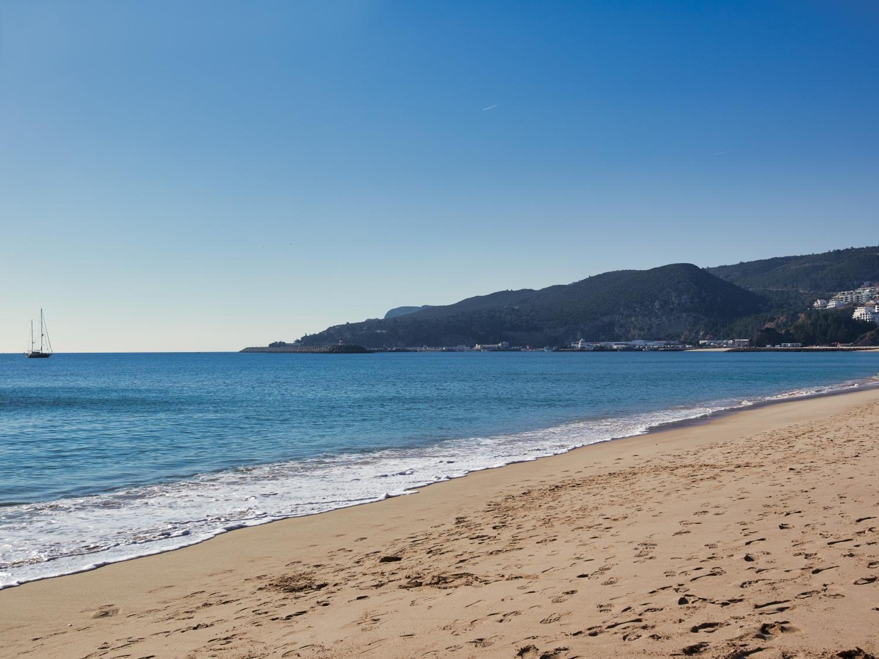 Sesimbra Beach Apartment view 2