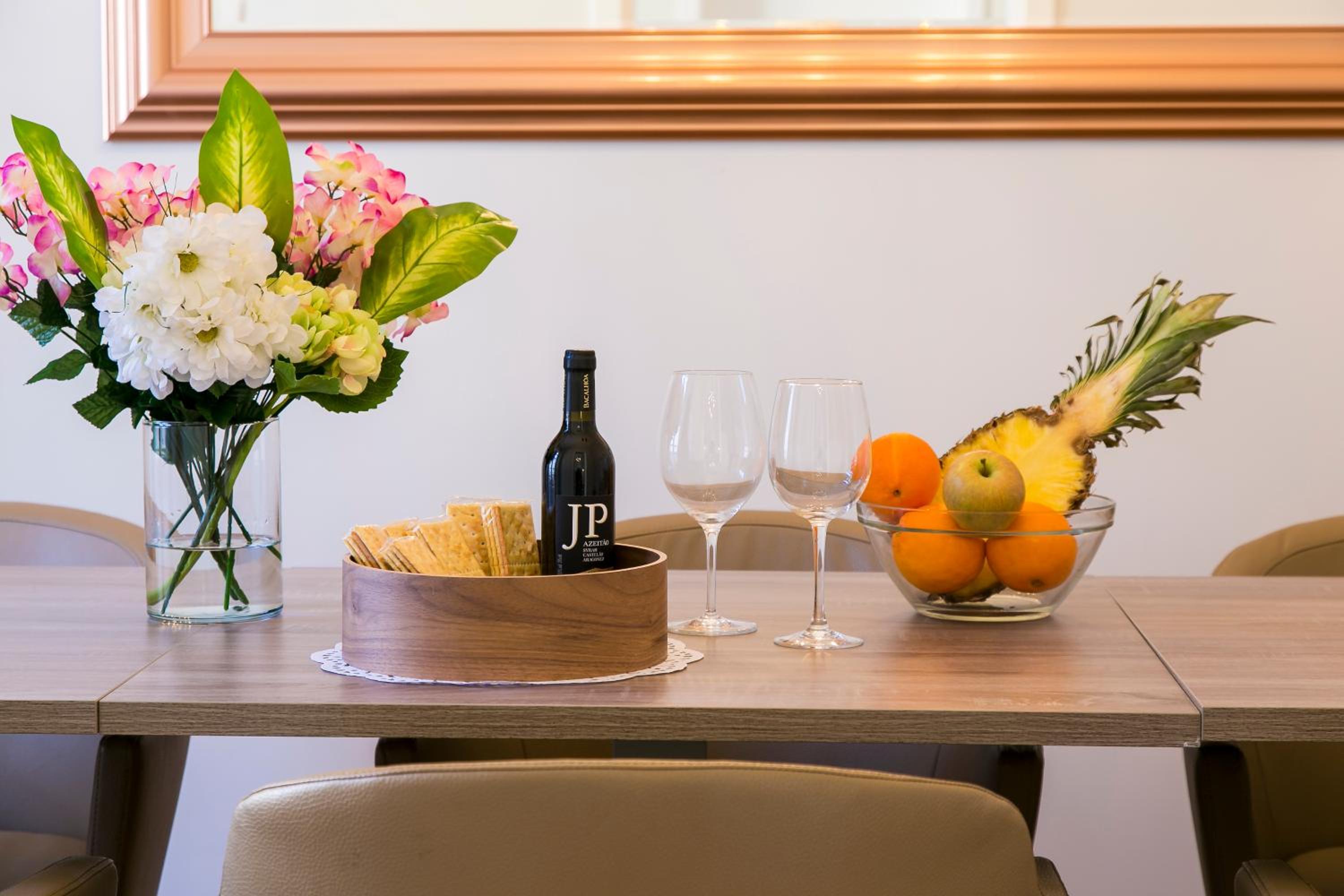 Art Deco 4 Bedrooms Flat in the City Center view 2