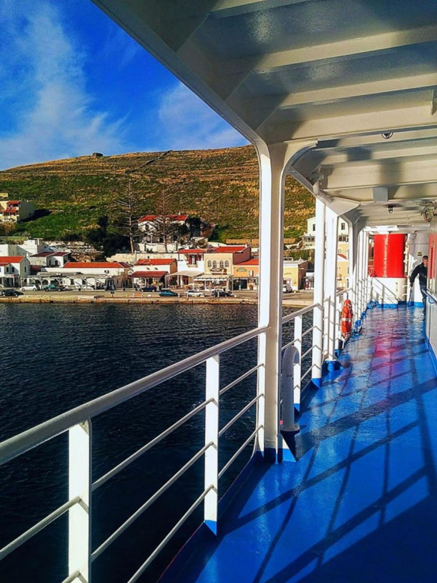 Calme et détente. Vue panoramique mer Égée. photo 2