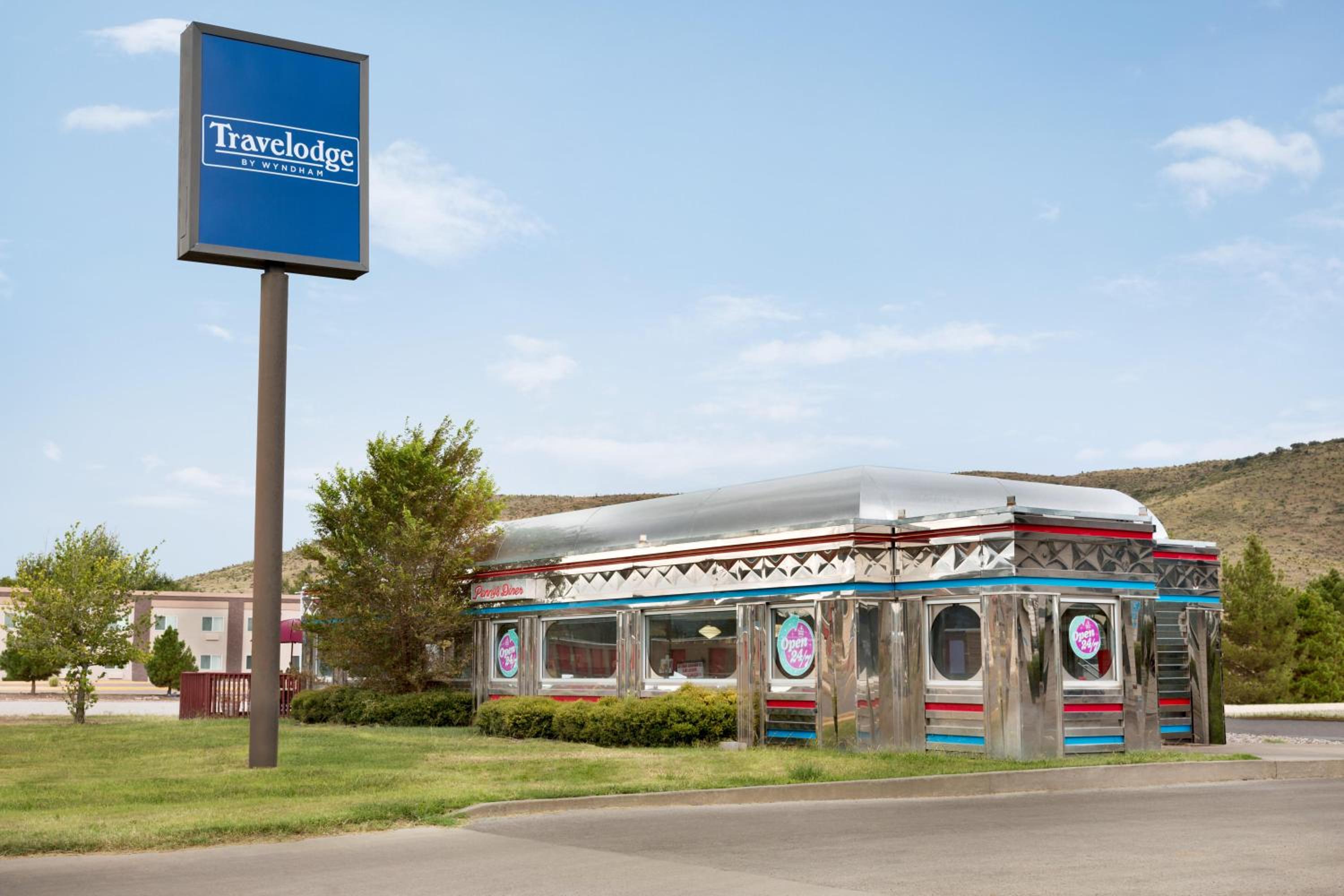 Alpine Vacations - Travelodge by Wyndham Alpine - Property Image 2