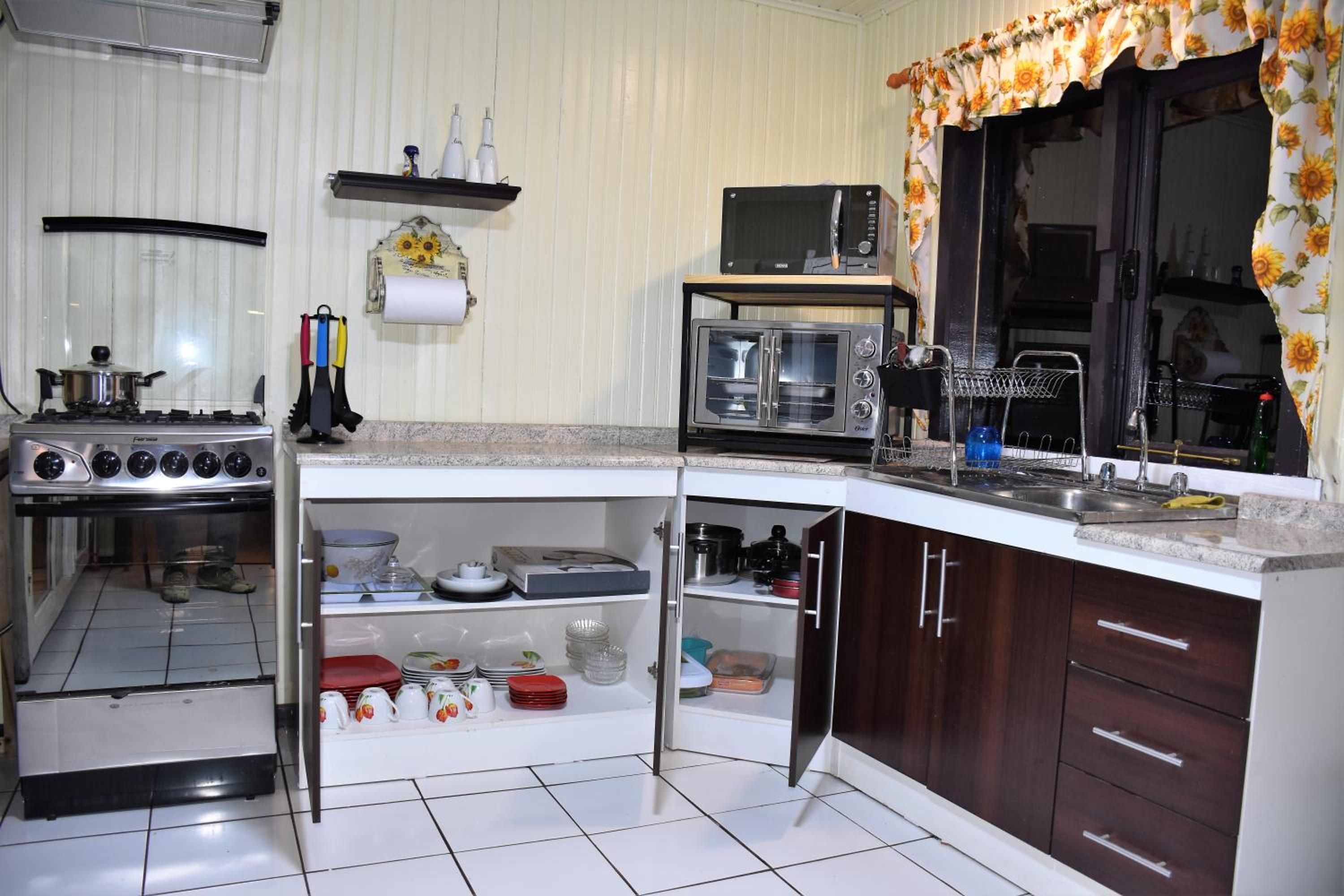 La Casita Amarilla