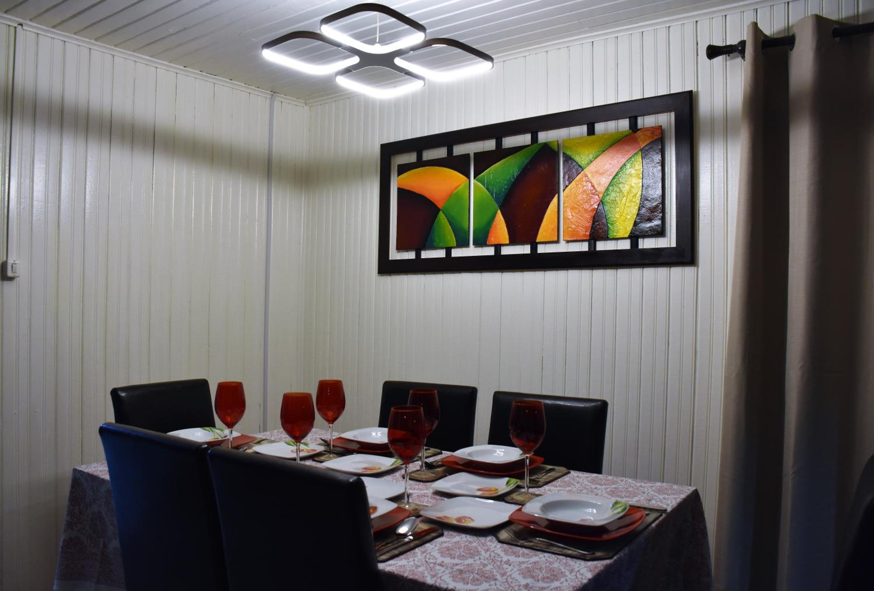 La Casita Amarilla
