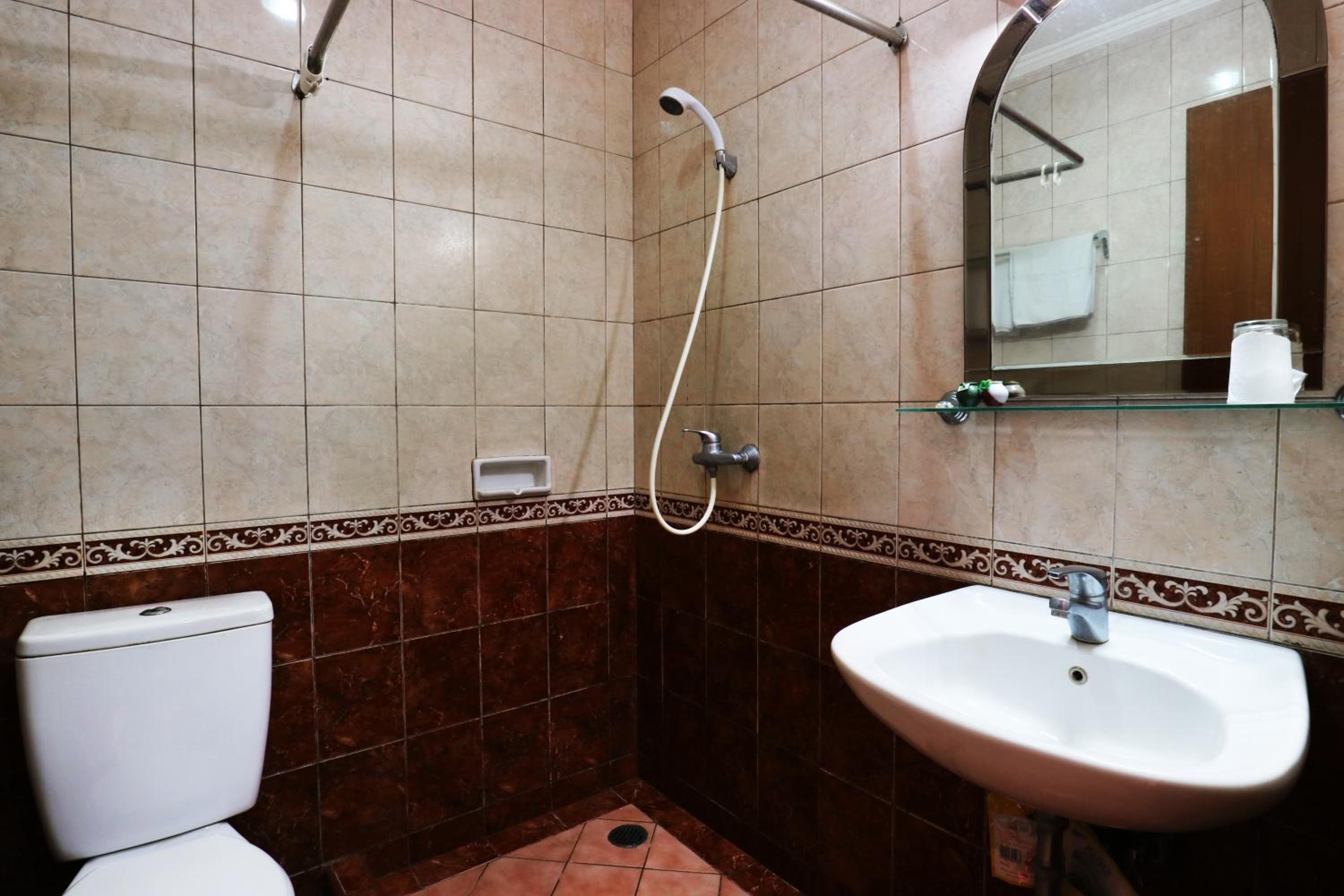RedDoorz Plus near Brawijaya Museum, 말랑 - 15
