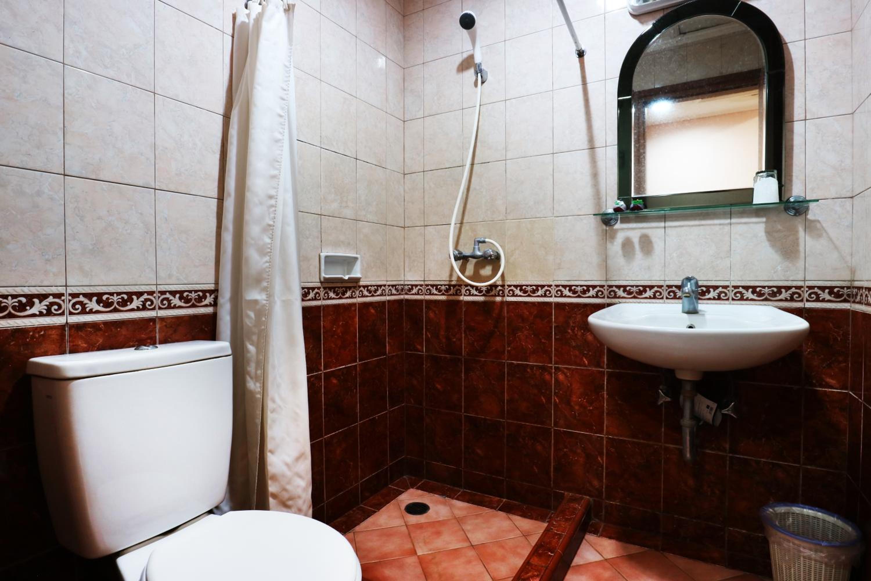 RedDoorz Plus near Brawijaya Museum, 말랑 - 16