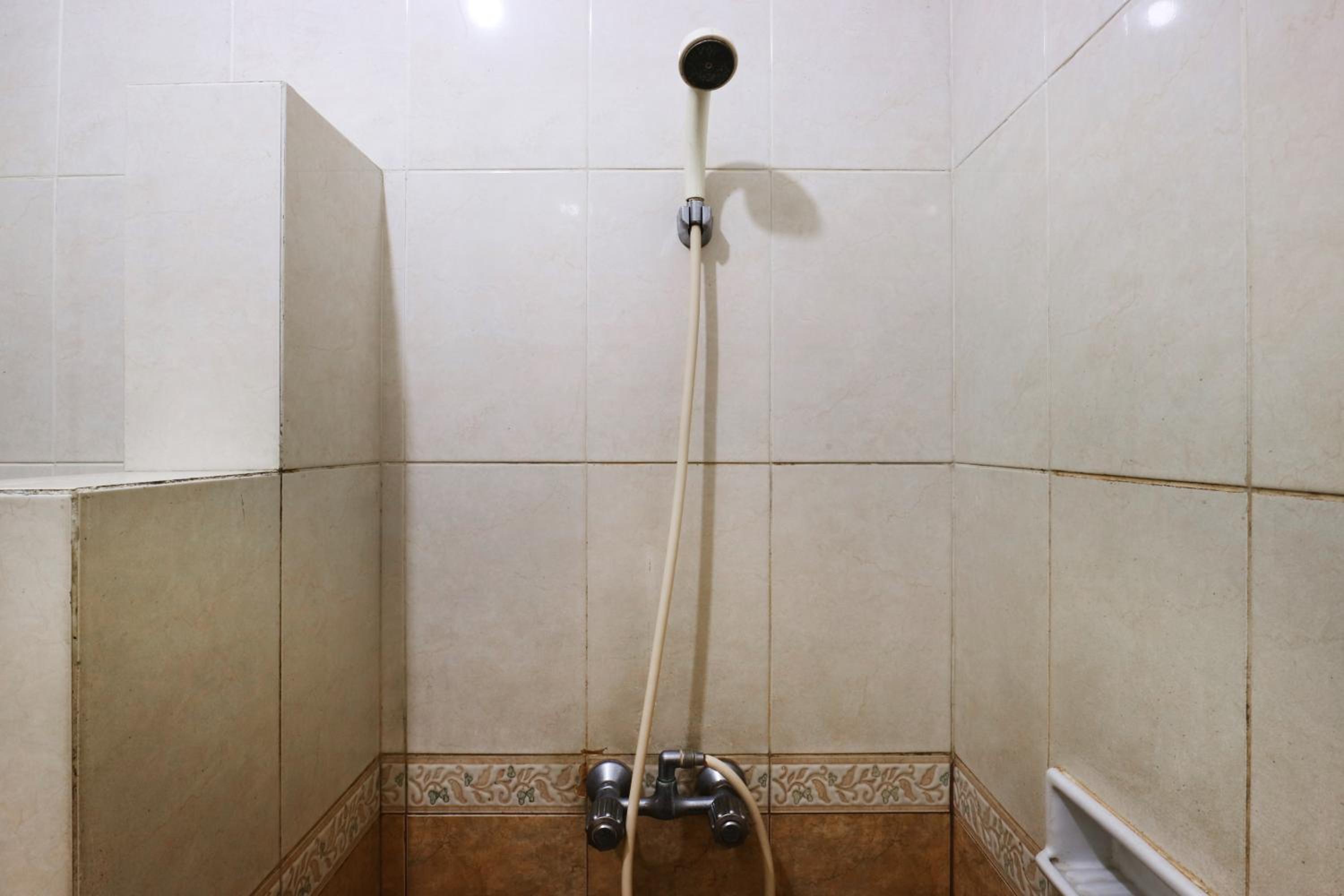 RedDoorz Plus near Brawijaya Museum, 말랑 - 12