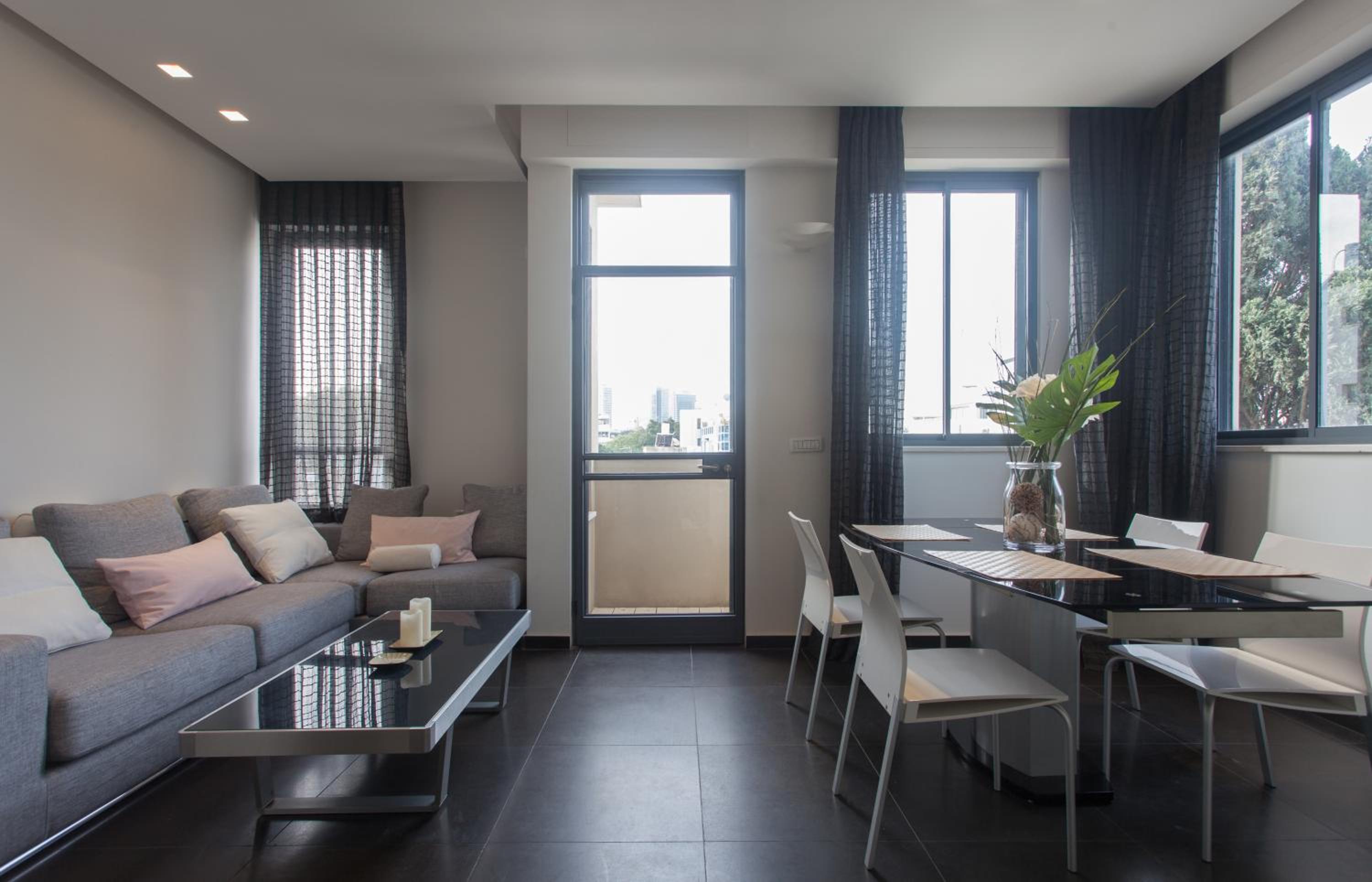 Luxury Penthouse 2 bed near Rothchild view 2