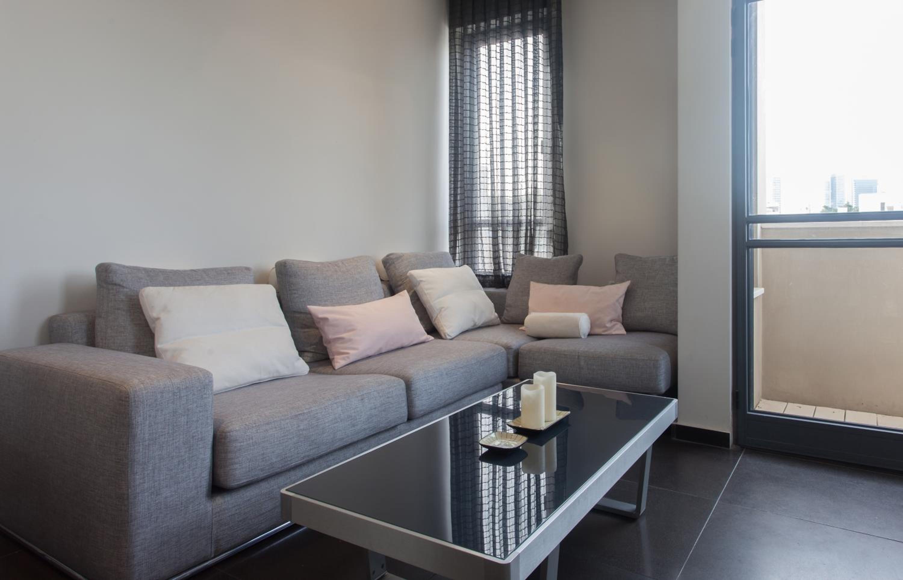 Luxury Penthouse 2 bed near Rothchild view 3