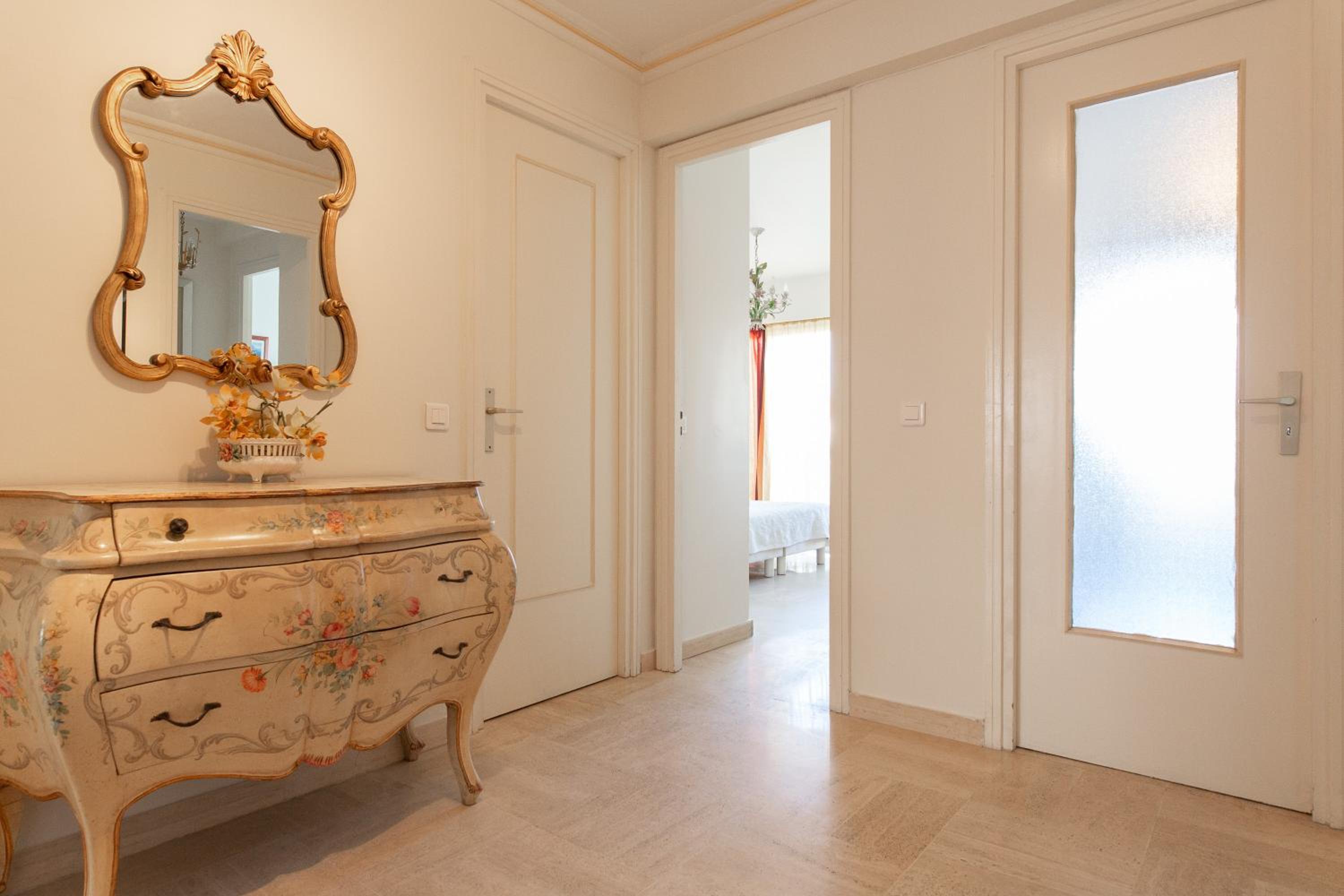 Palais Royal YourHostHelper