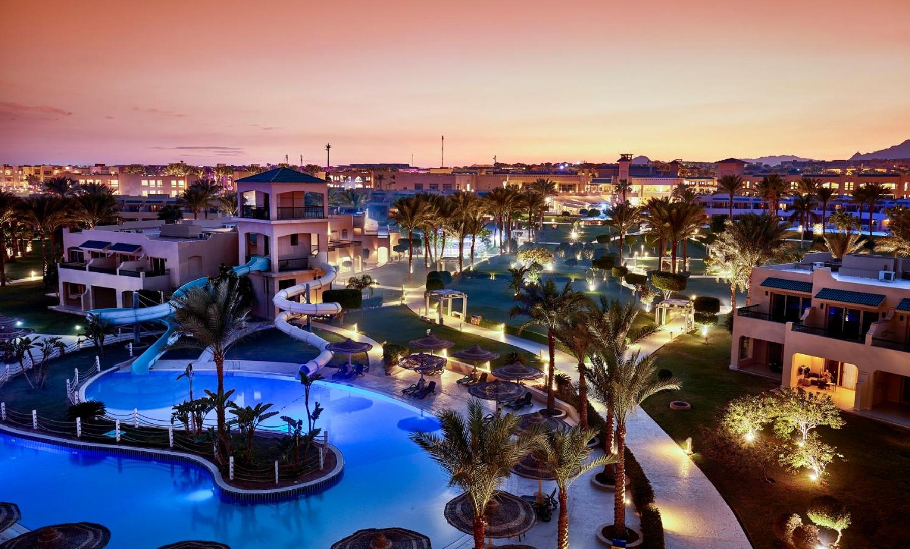 Coral Sea Holiday Resort & Aqua Park