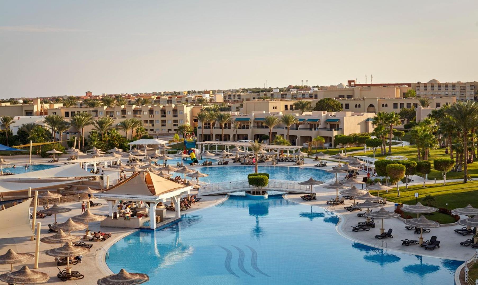 Coral Sea Holiday Resort & Aqua Park