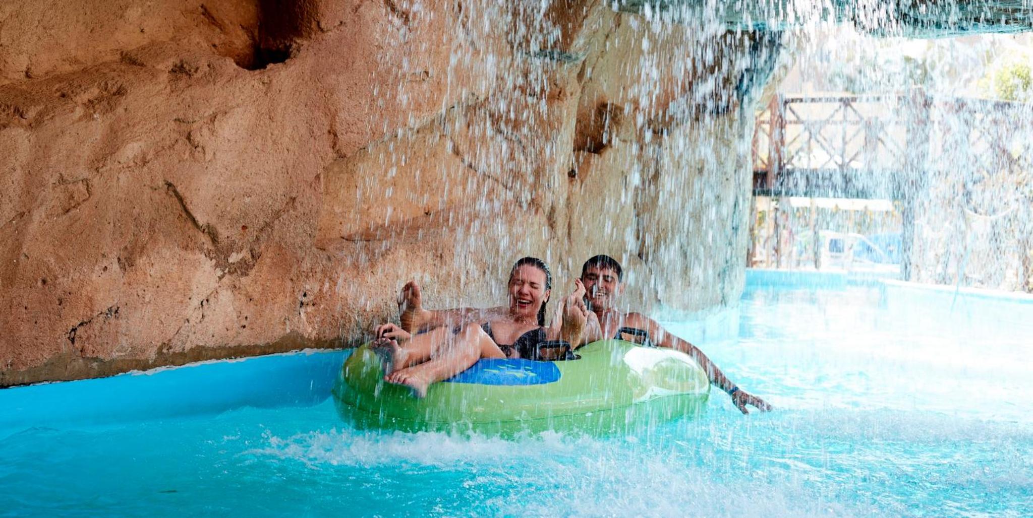 Coral Sea Holiday Resort & Aqua Park