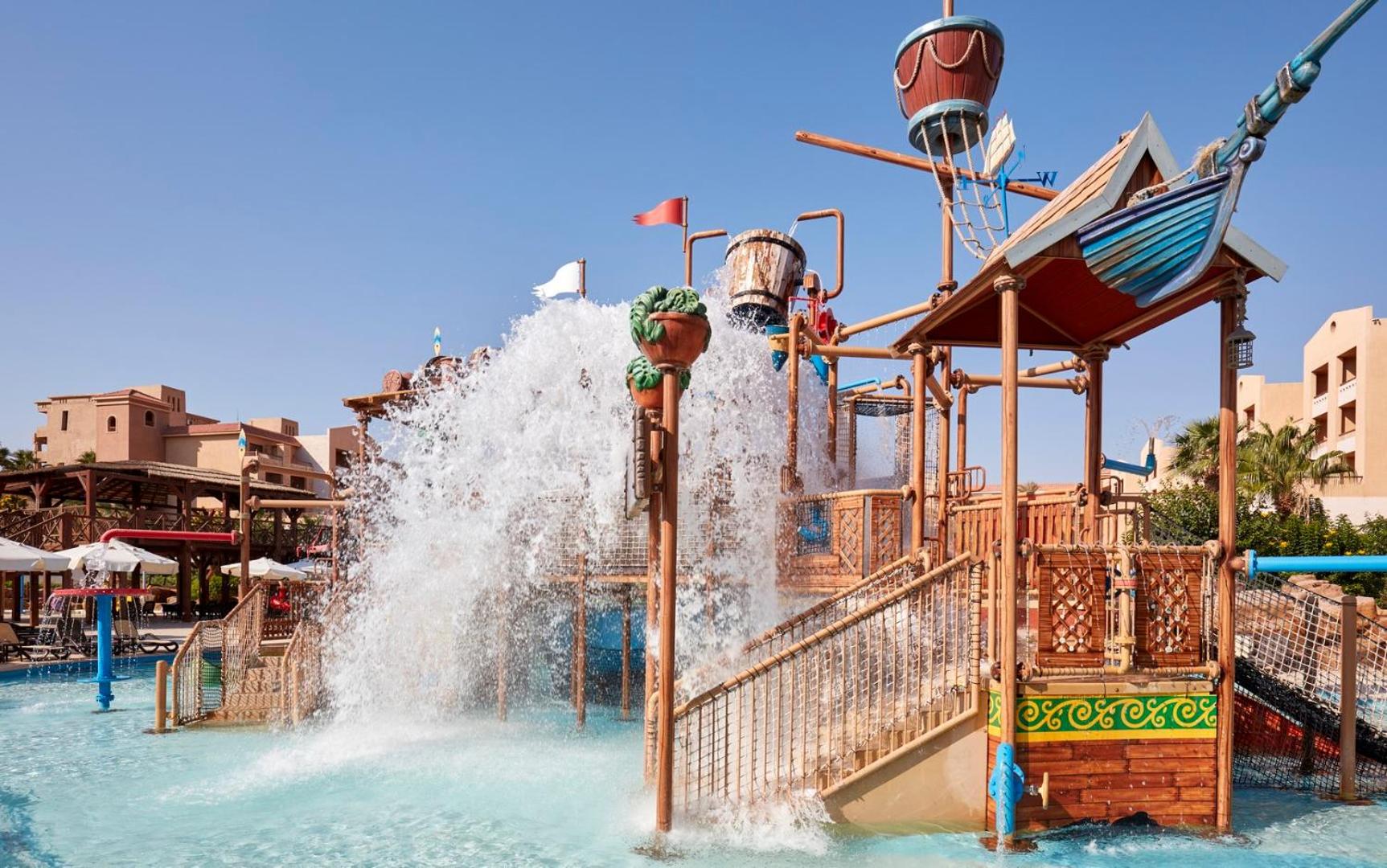 Coral Sea Holiday Resort & Aqua Park