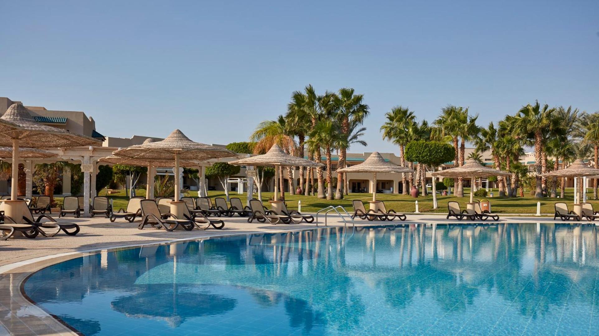 Coral Sea Holiday Resort & Aqua Park
