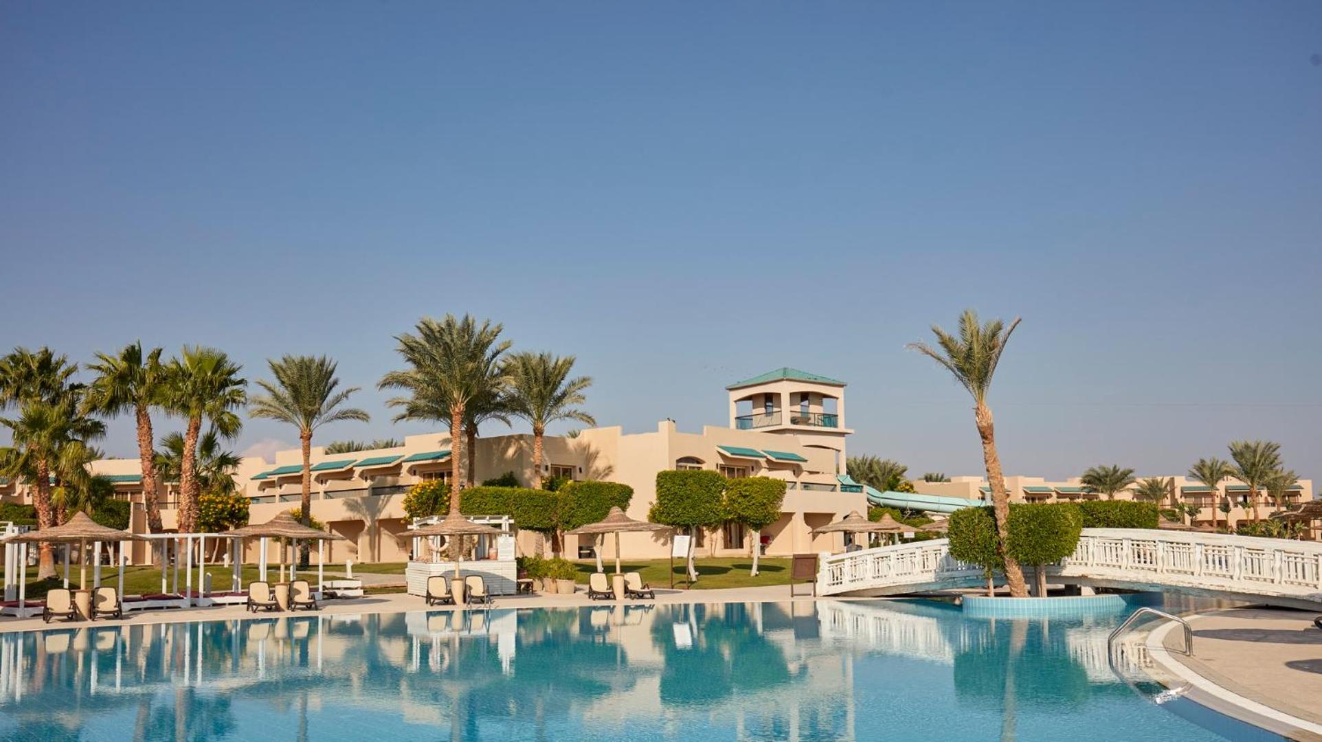 Coral Sea Holiday Resort & Aqua Park