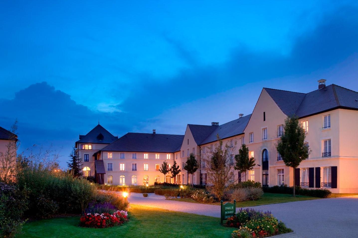 Magny-le-Hongre Vacations - Campanile Val de France - Property Image 1