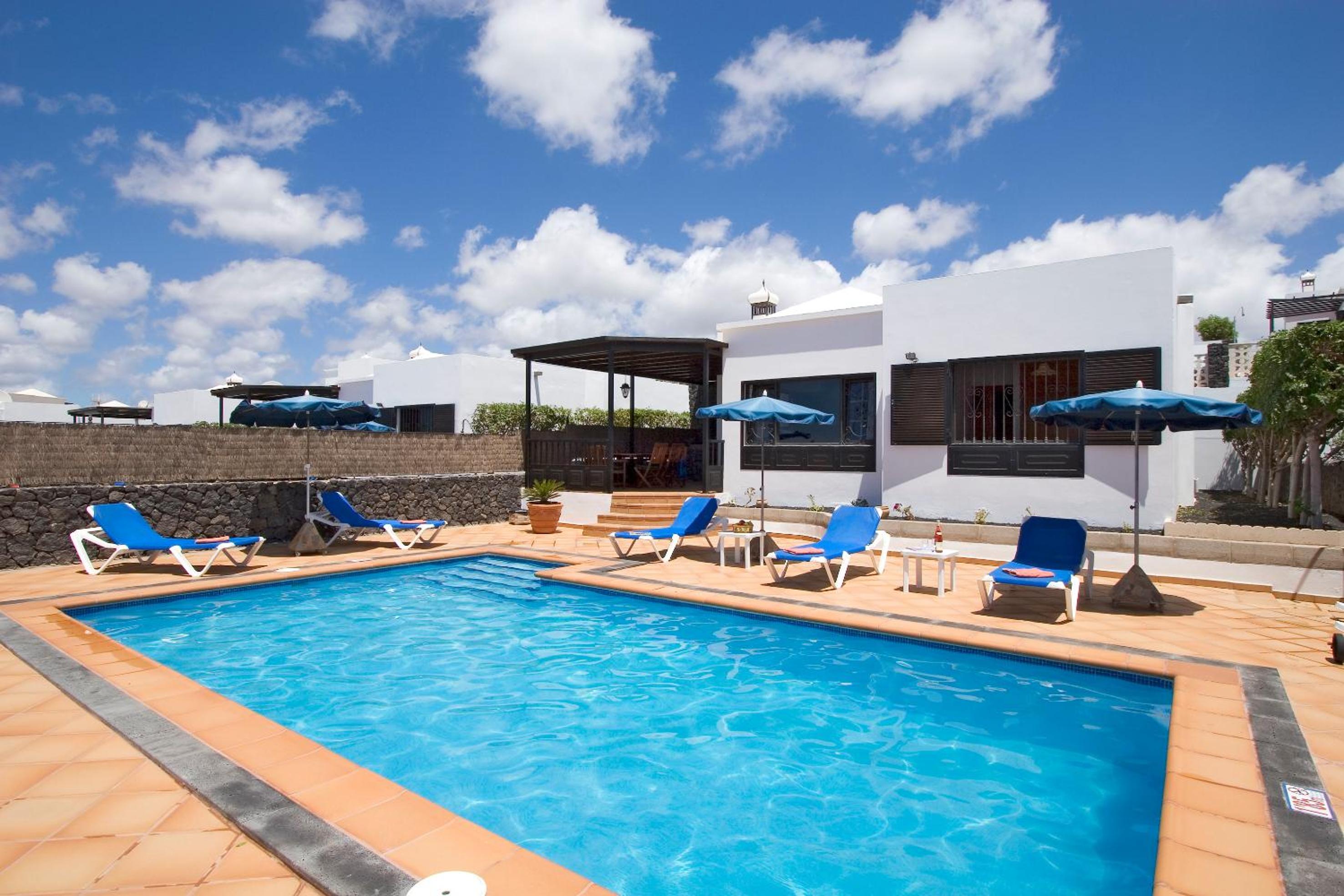 Hotel 3 bedroom Villa Venus Jupiter and Neptune with private heated pool - Image 1