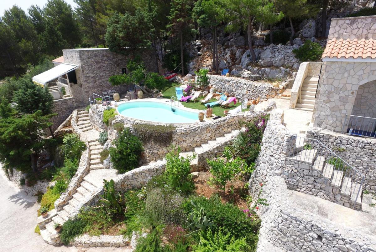 Ville Belvedere Luxury Accommodation view 4