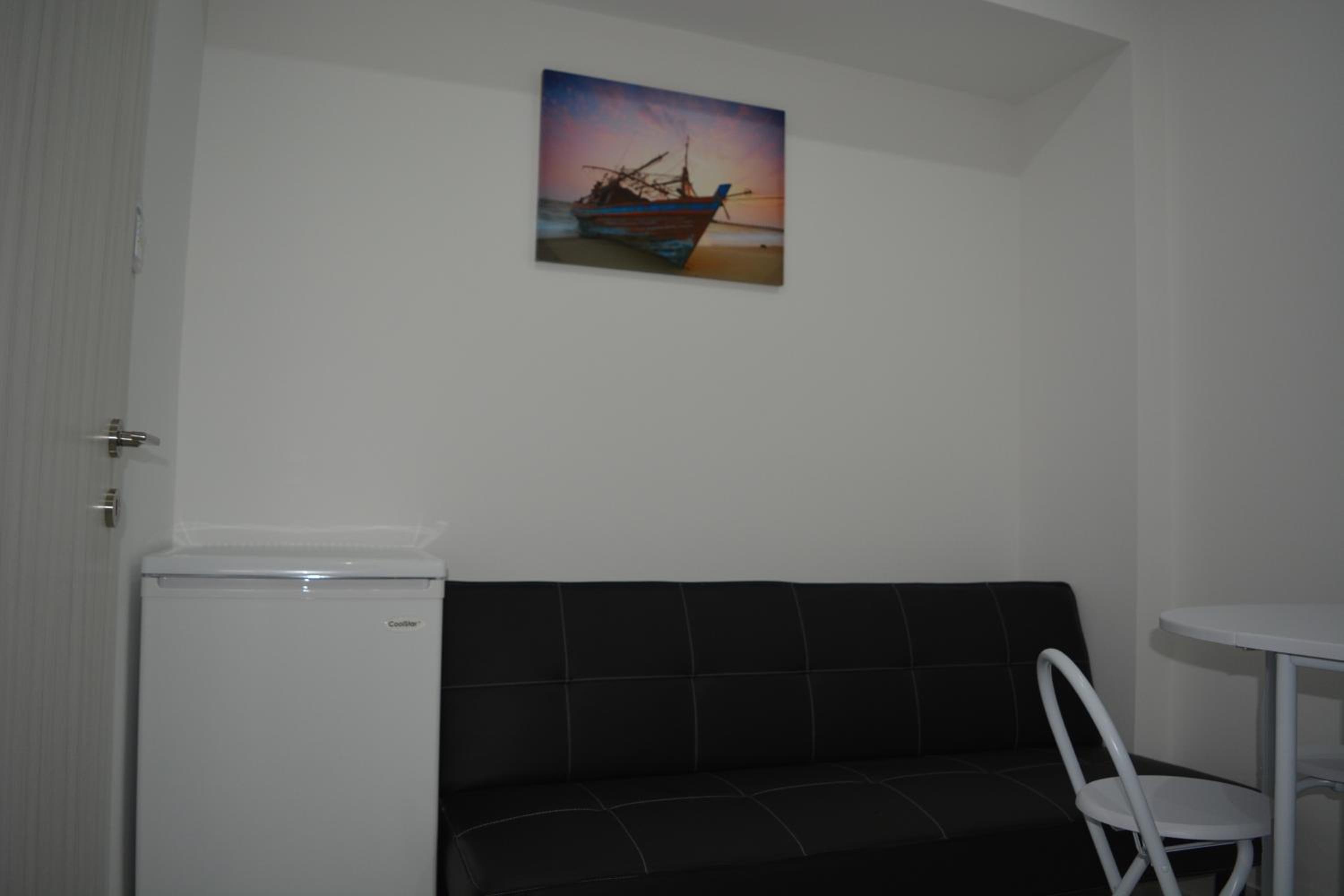 P.L Hermes Studios & Apartments