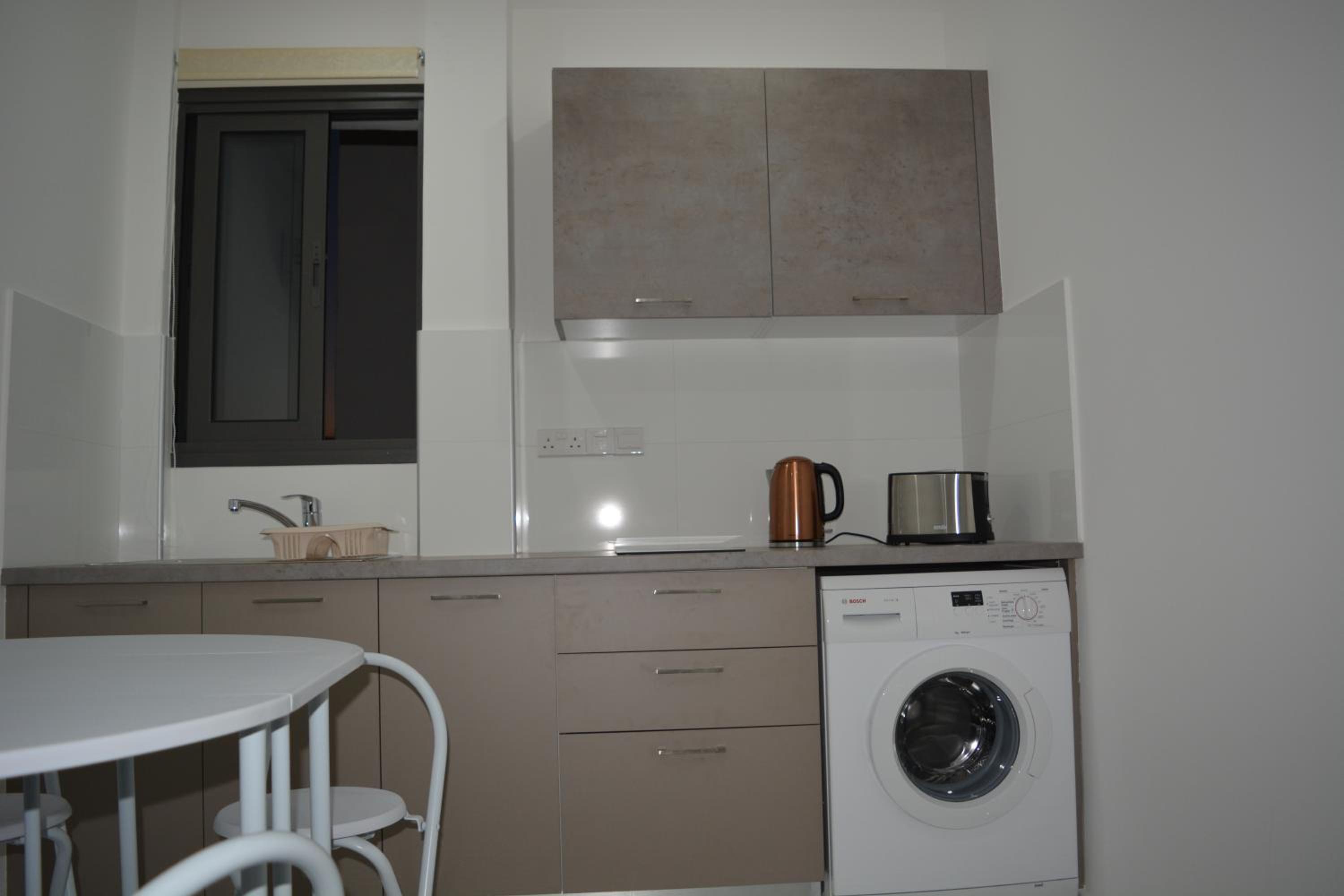 P.L Hermes Studios & Apartments