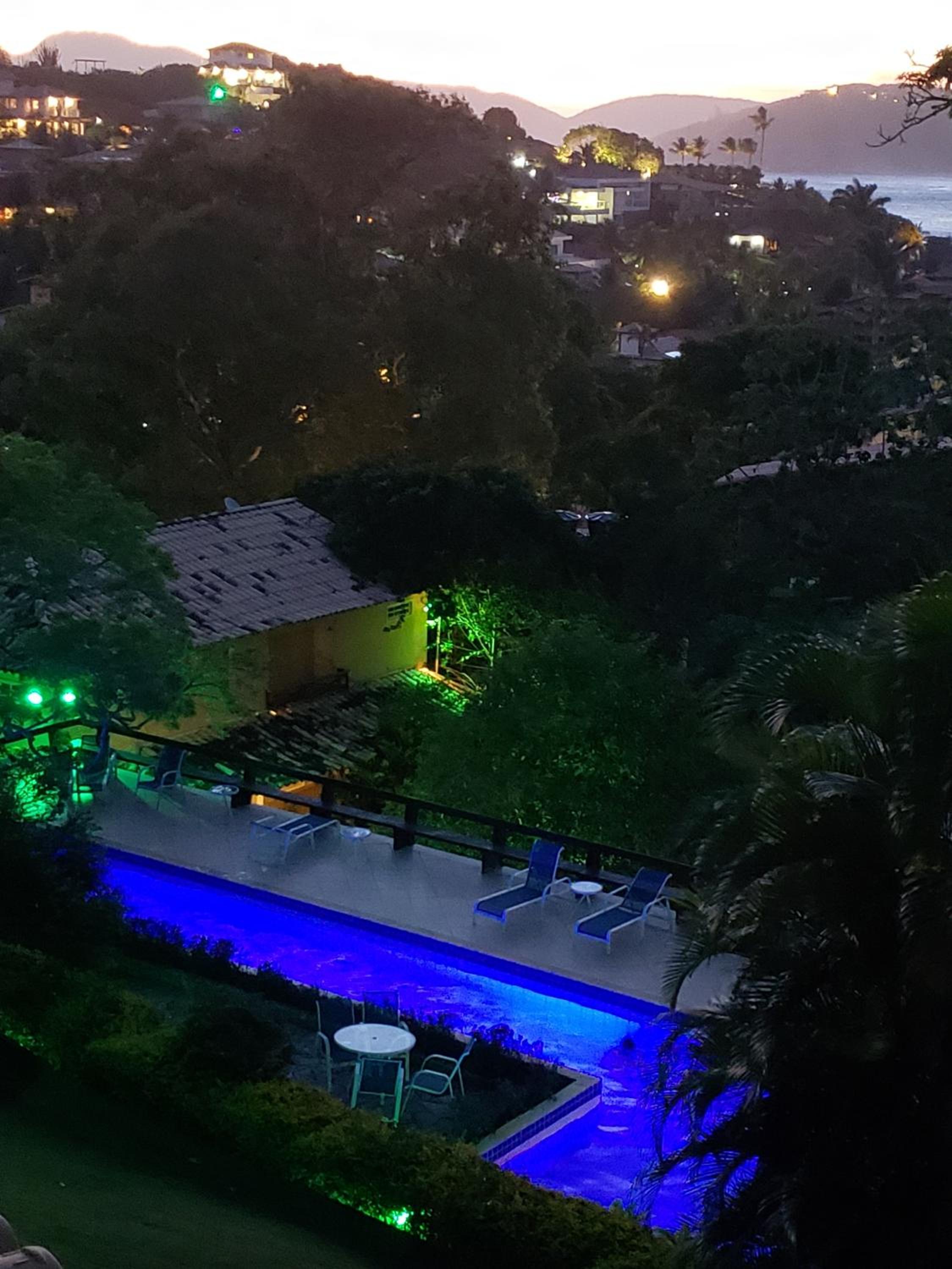 Praia da Ferradurinha Guest House