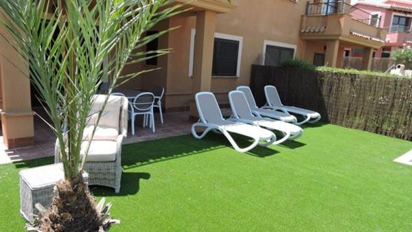 HL025 Luxury 3 bedroom villa with community pool view 5