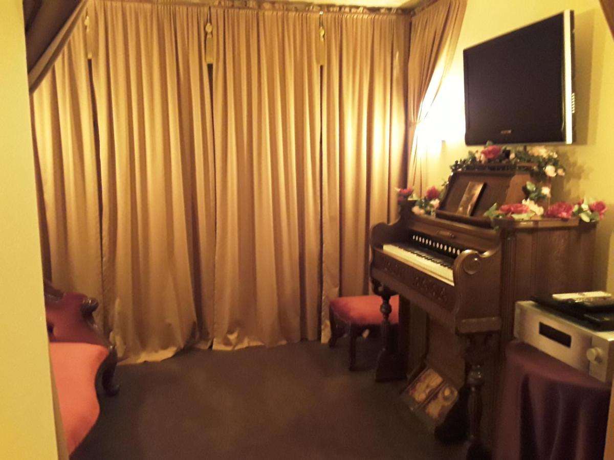 Lions Gate Manor