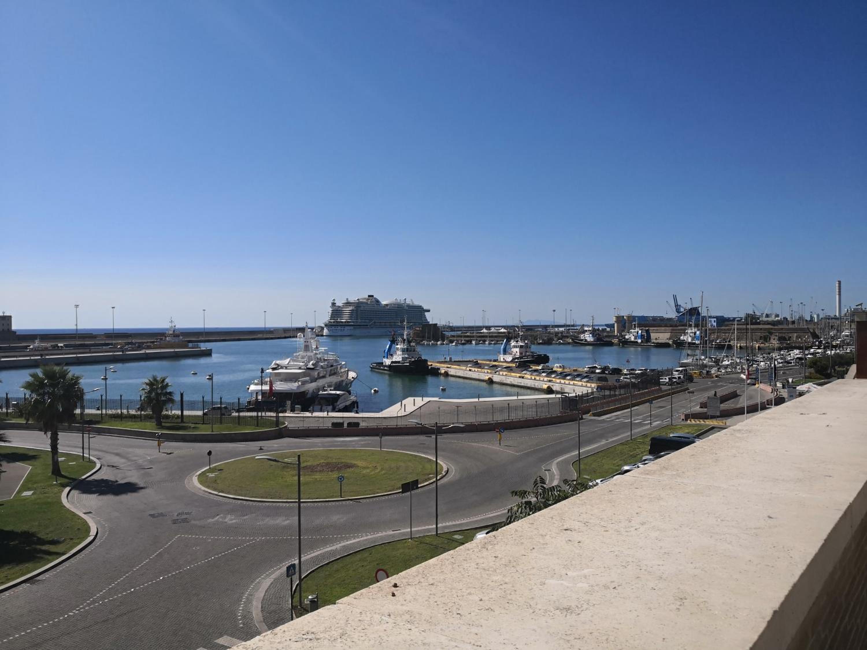 Casa Cavallotti - modern apartment between Train station and Port view 2