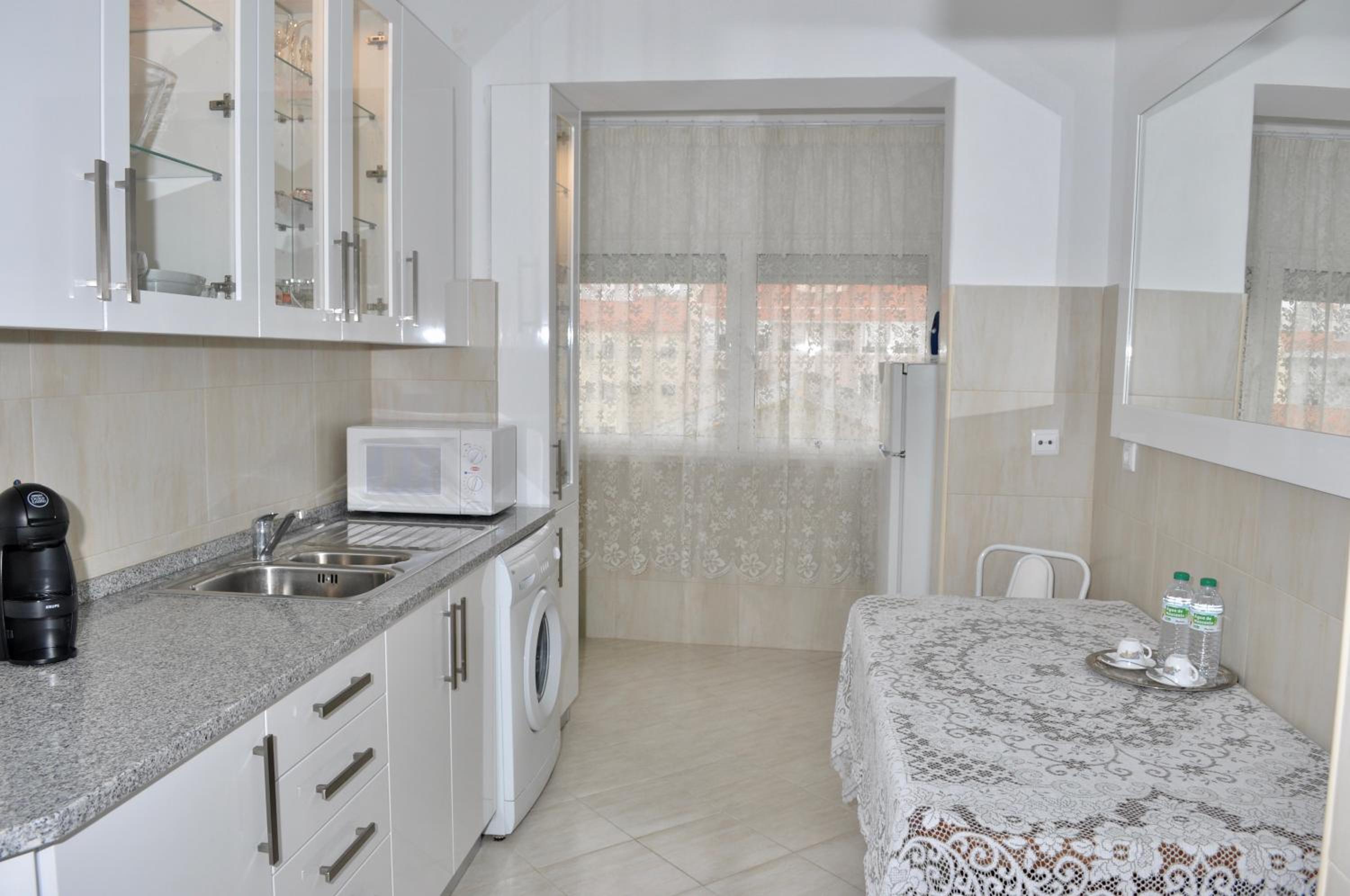 Mary Apartments en Almada — kitchen