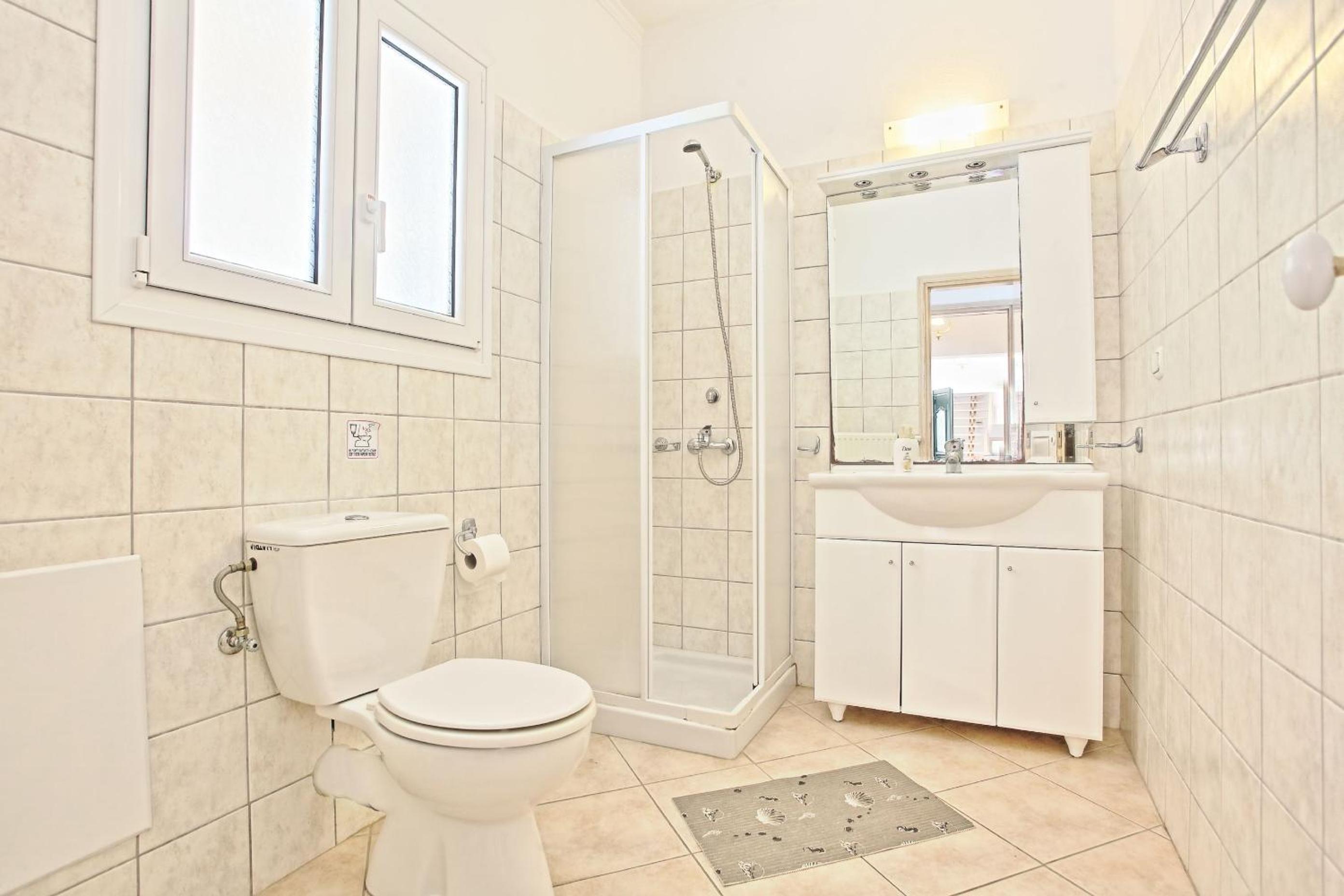 Beach Villa Oneiro en Apraos — bathroom