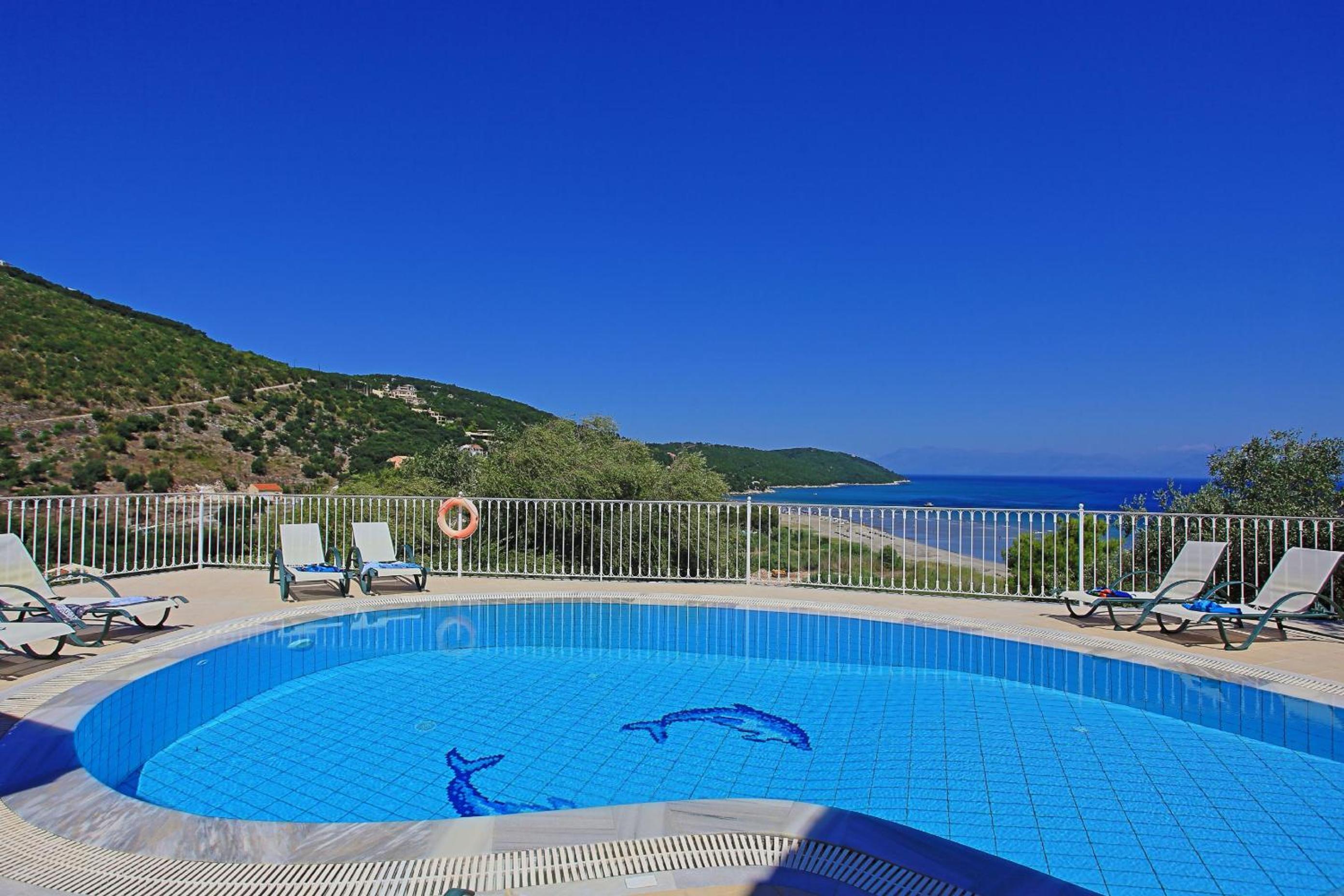 Beach Villa Oneiro en Apraos — recepcion & lobby