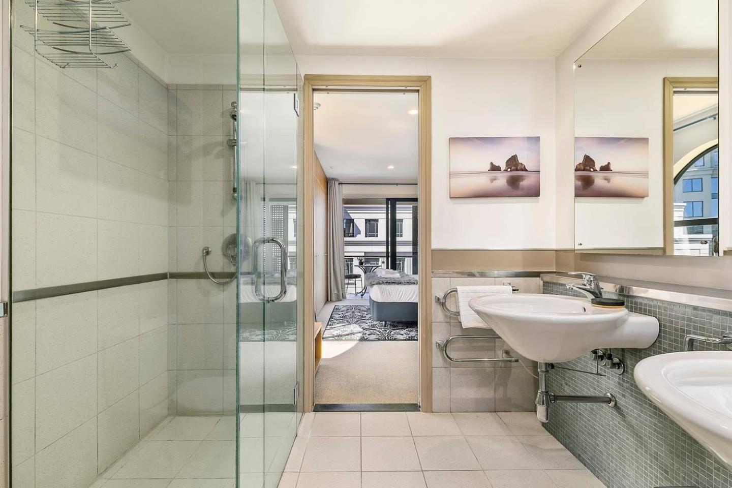 Enormous CBD 1BR Unit with Parking by Zodiak Stays view 2