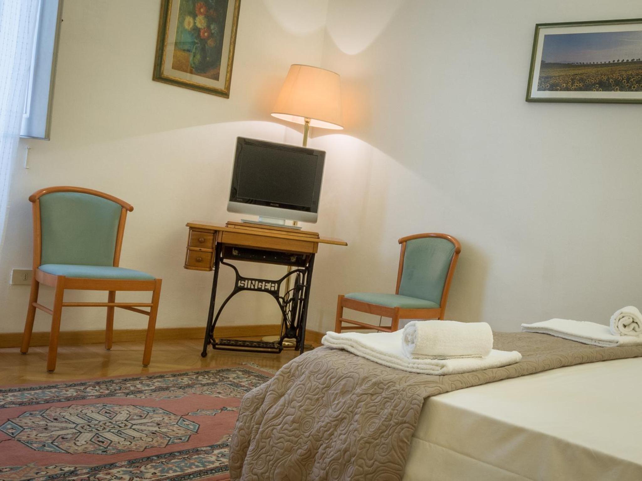Paolo and Carlotta's Home - large and central apartment between two nice parks