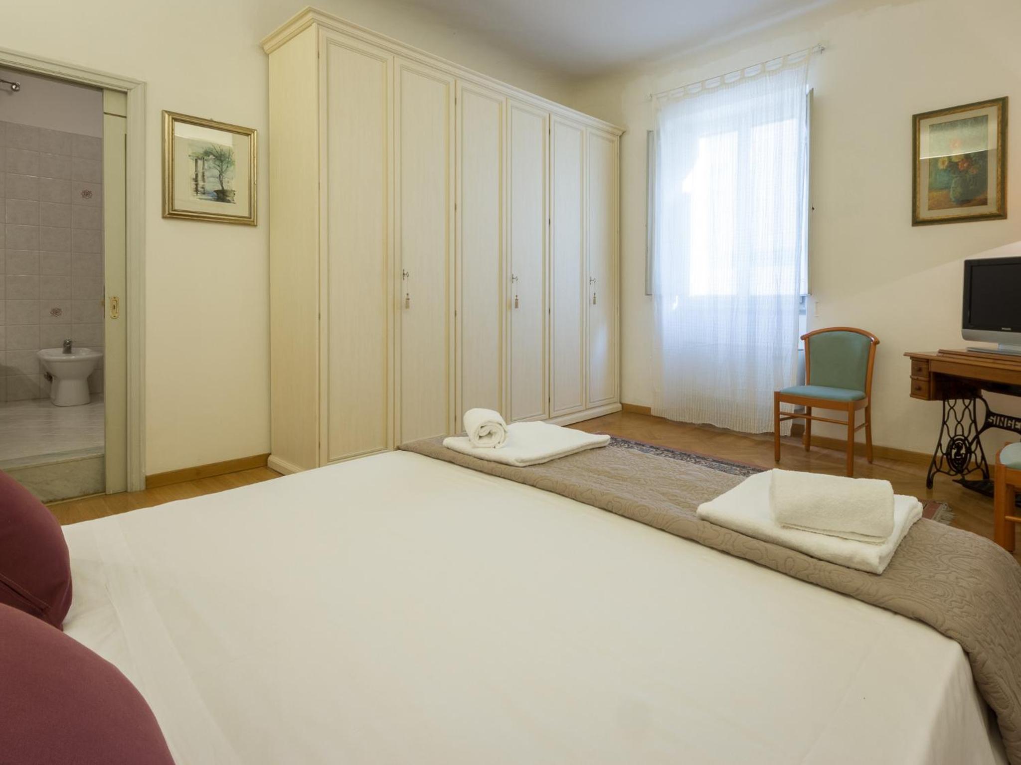 Paolo and Carlotta's Home - large and central apartment between two nice parks
