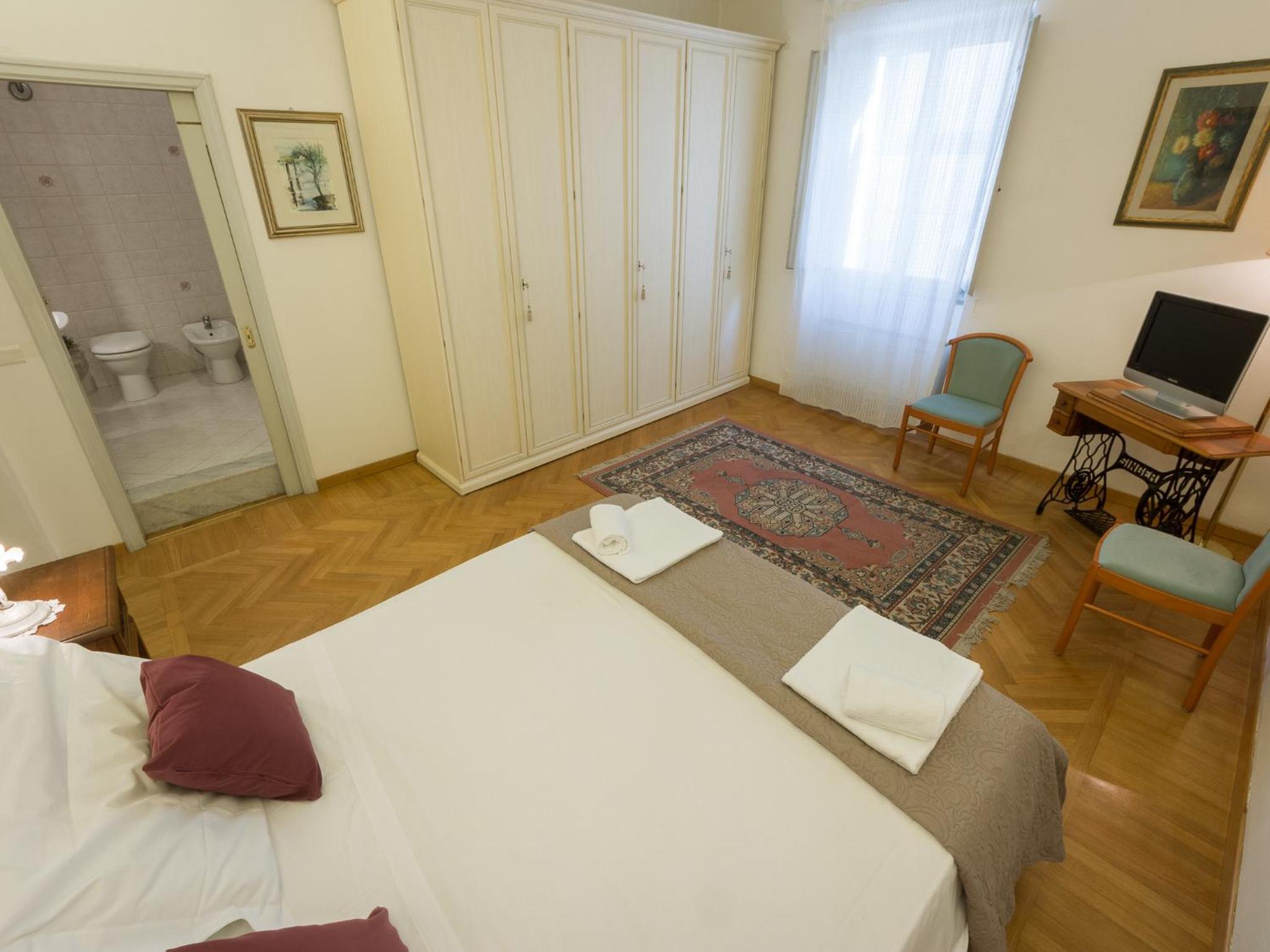 Paolo and Carlotta's Home - large and central apartment between two nice parks