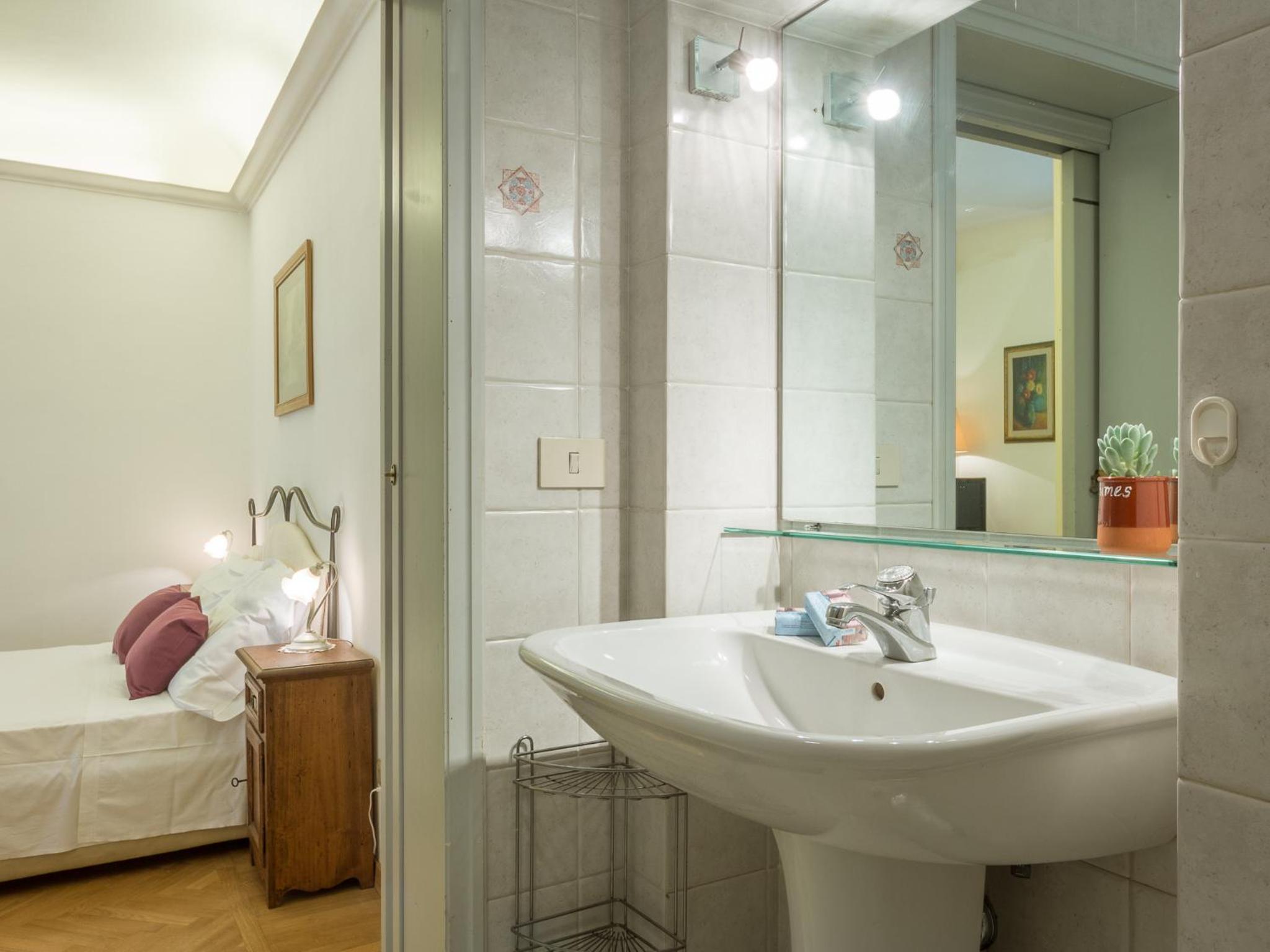 Paolo and Carlotta's Home - large and central apartment between two nice parks