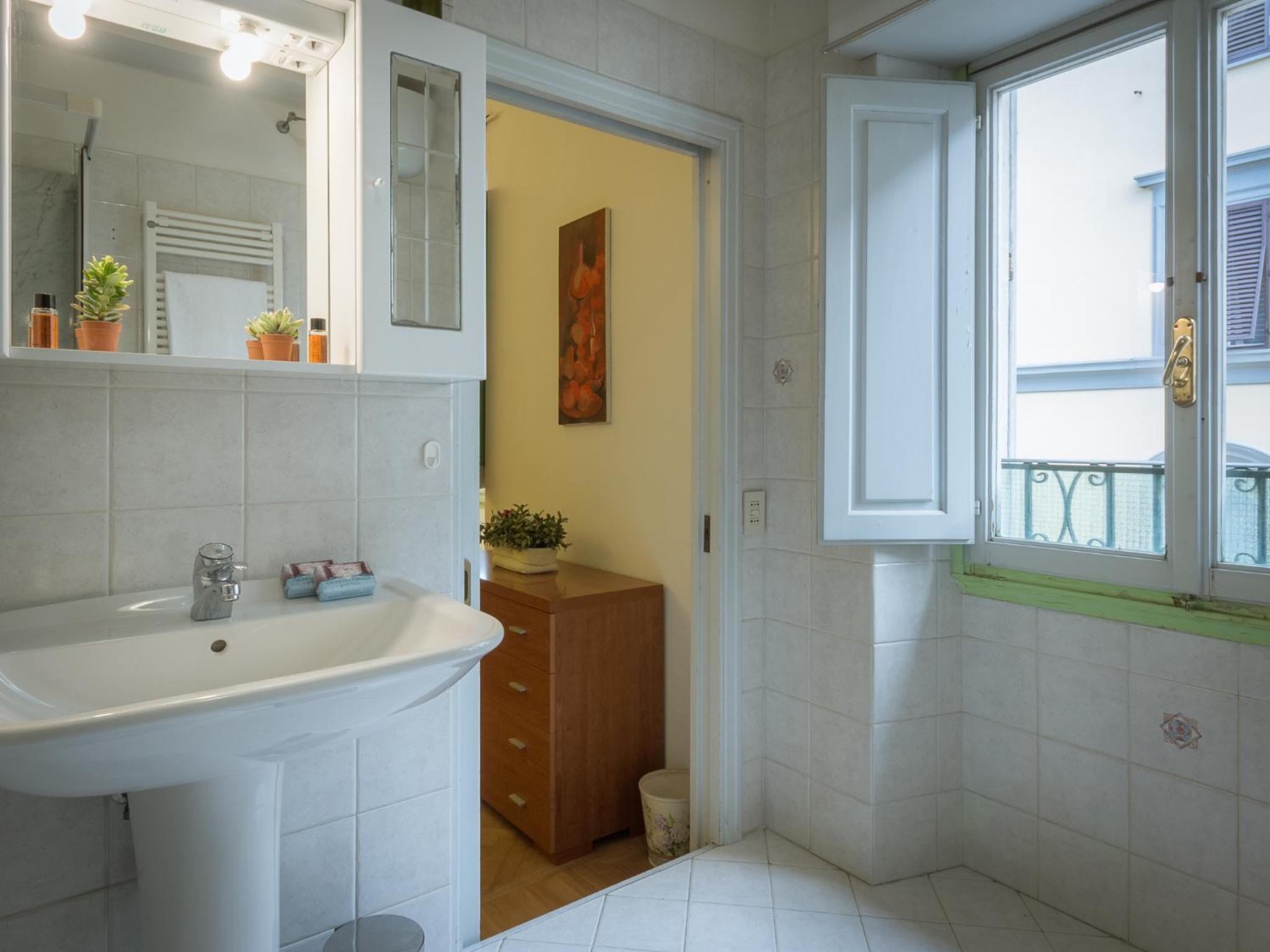 Paolo and Carlotta's Home - large and central apartment between two nice parks