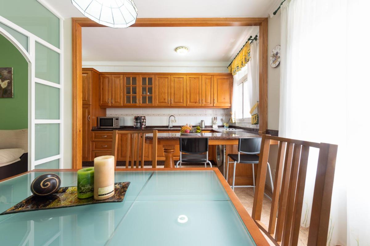 Spacious 3BR 5 min Walk to Las Canteras - Parking photo 4