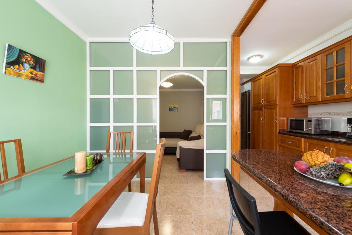 Spacious 3BR 5 min Walk to Las Canteras - Parking photo 2