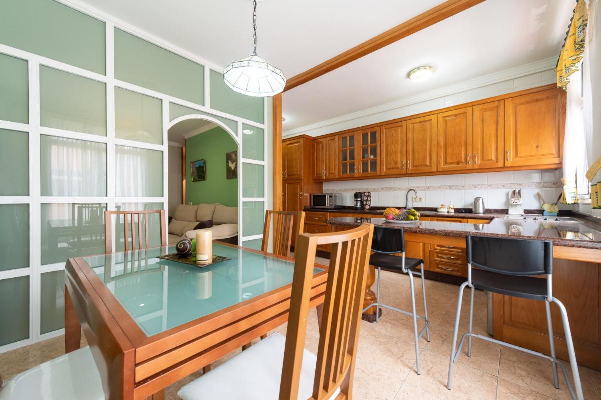 Spacious 3BR 5 min Walk to Las Canteras - Parking photo 3