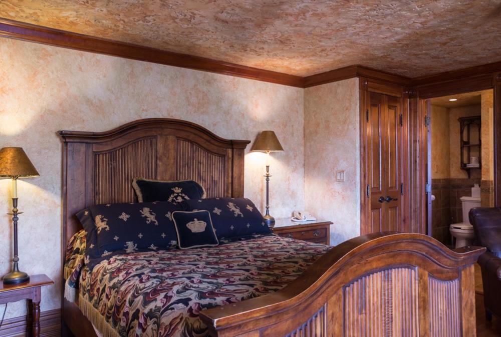 Landoll's Mohican Castle