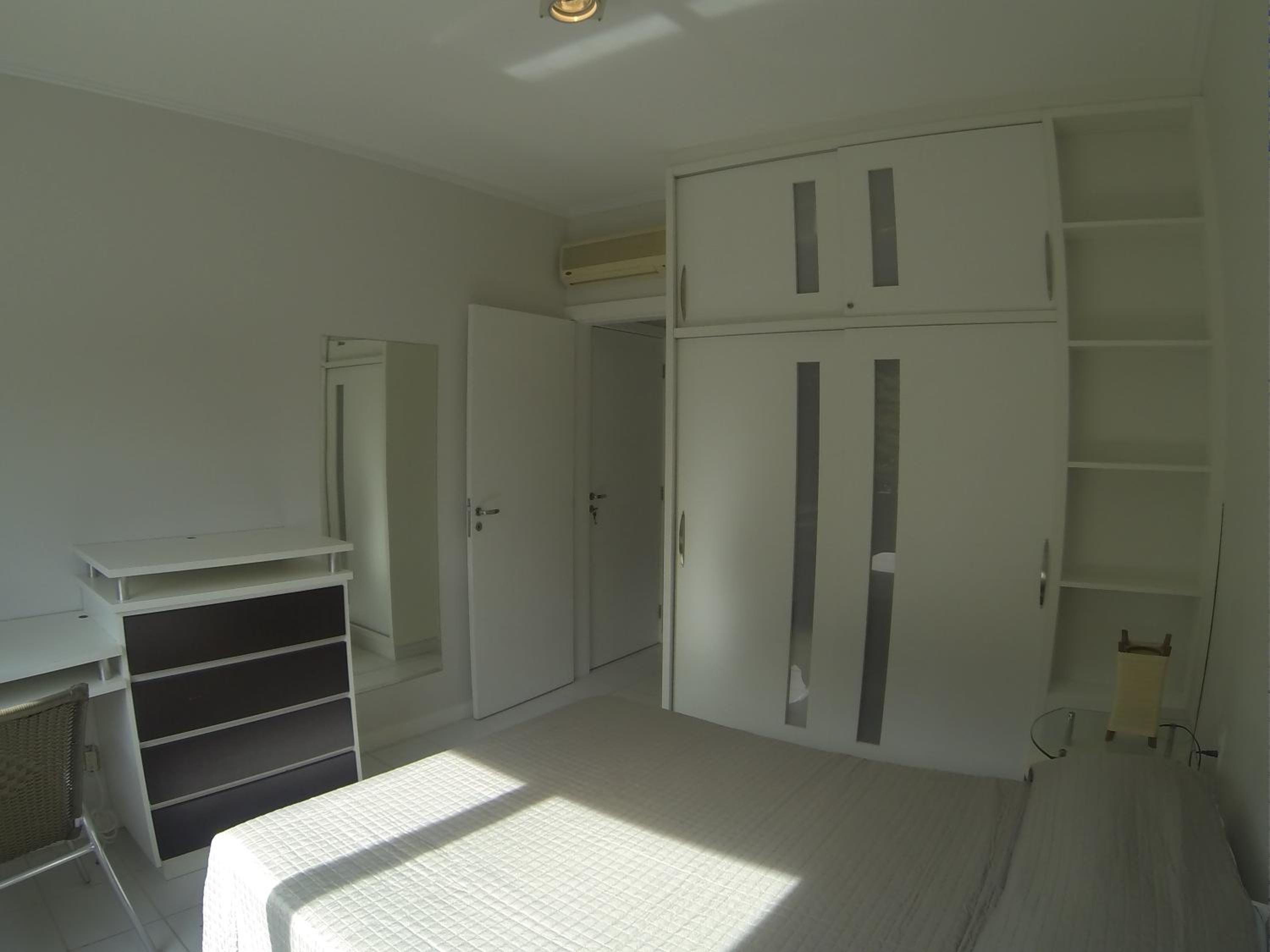 Bem localizado com sacada, churrasqueira, garagem e split view 5