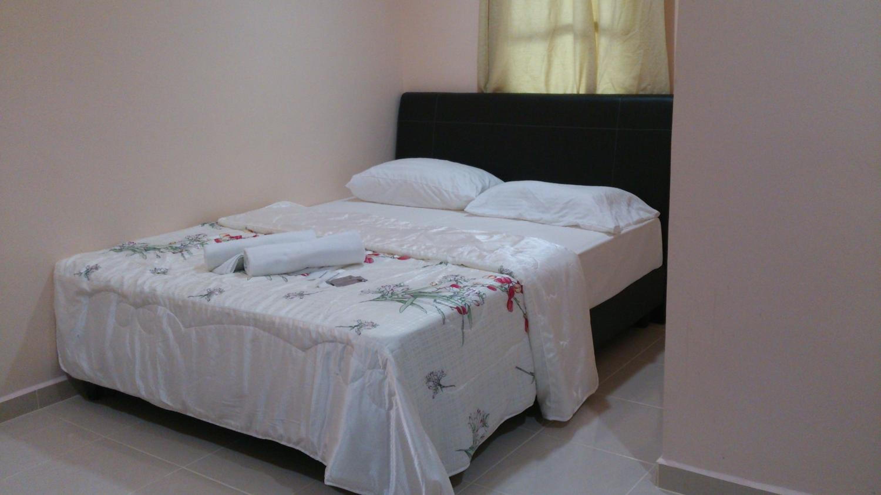 Penarak Bamboo Beach Motel