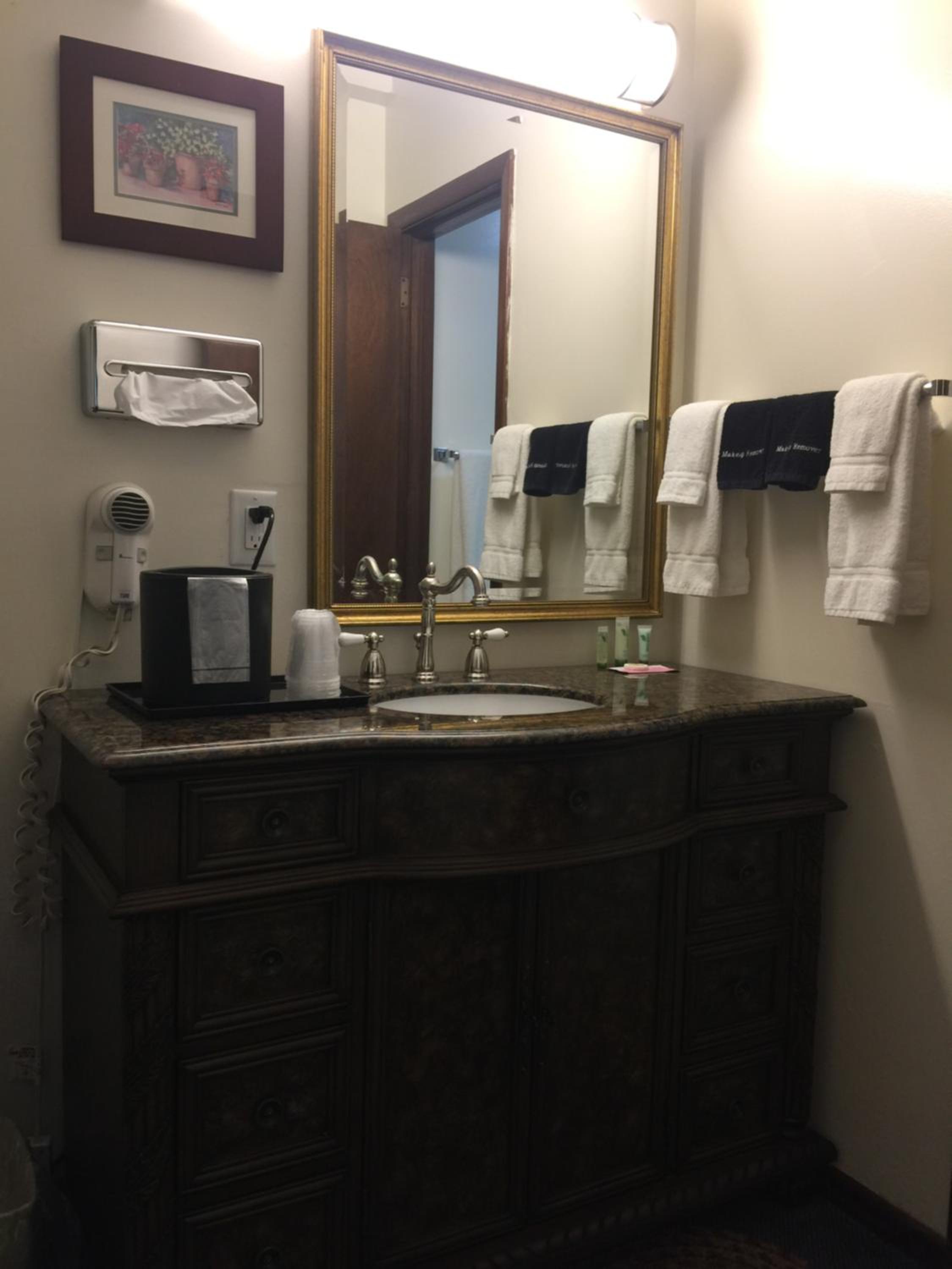 Crest Country Inn