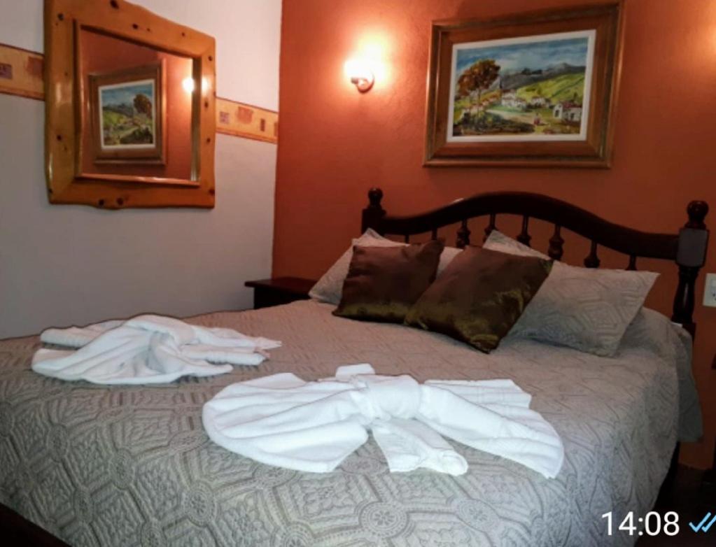 Posada del Halcón - Cabañas y Suites