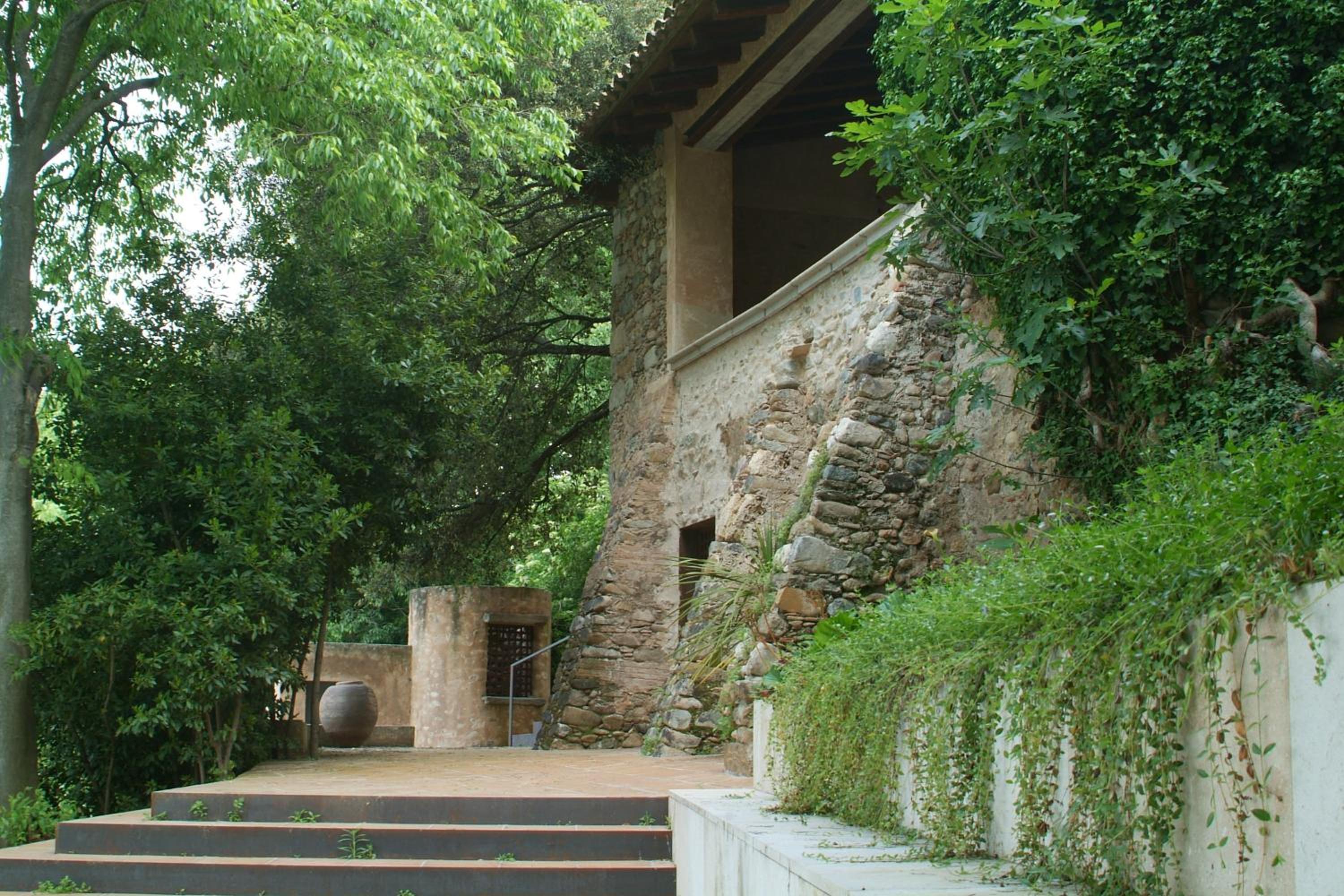 Luxuriously restored farmhouse near Girona in the heart of Catalunya