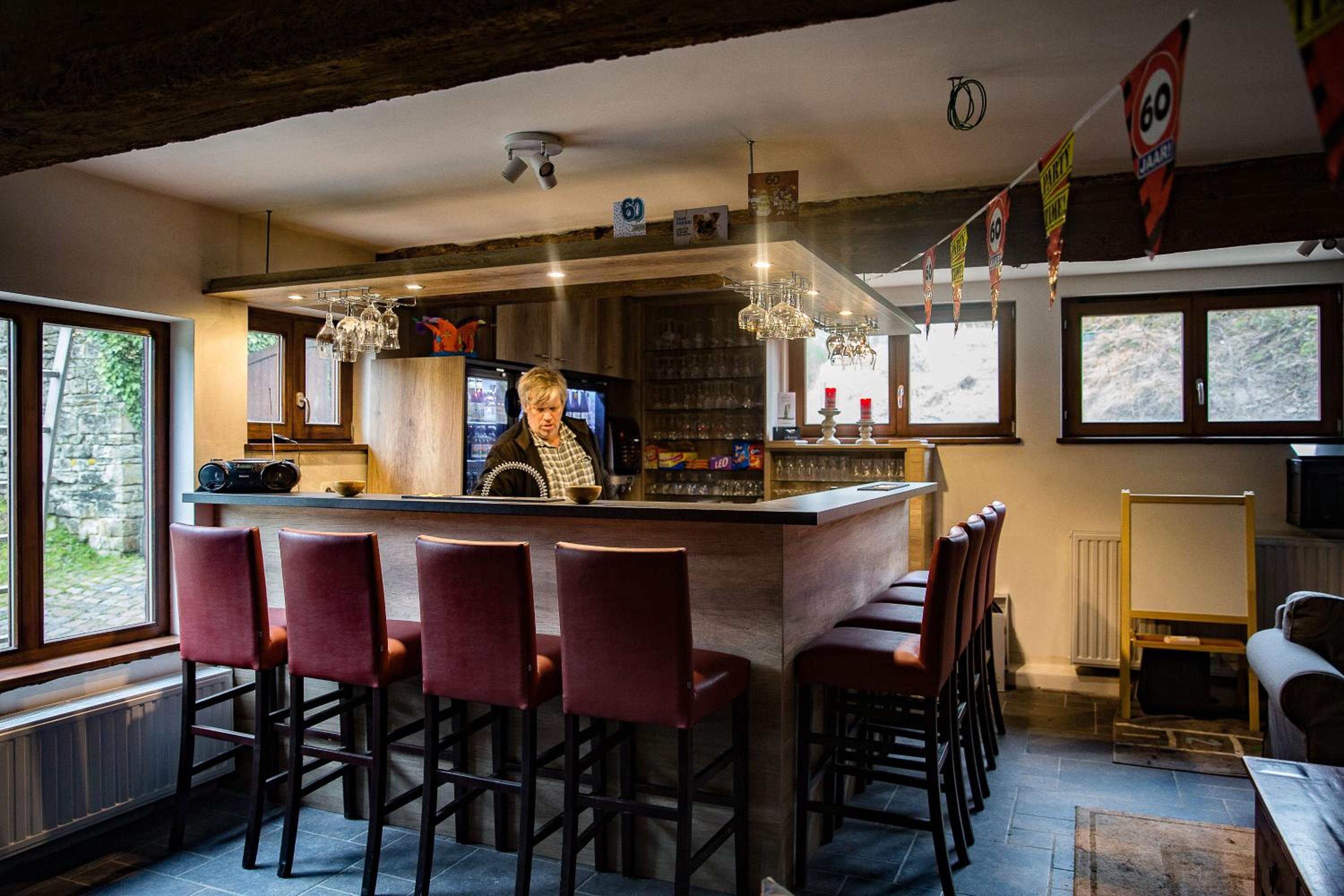 B&B HOTEL IN FERME DE LEUZE nabij Durbuy, eigen laadpalen