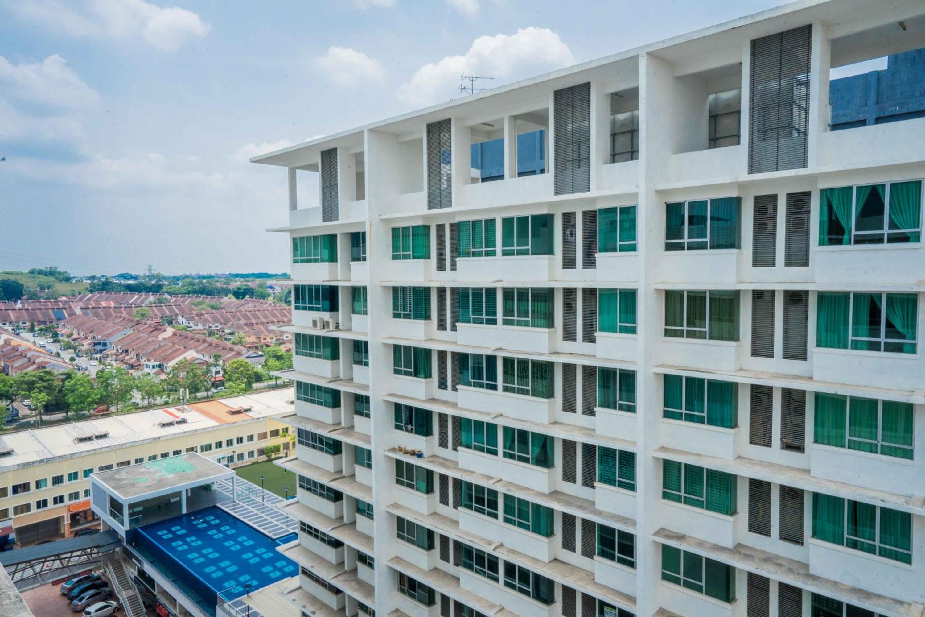 Shawn's Akademic Suites Sky View B#11-27 (肖恩天空之城) at Mount Austin