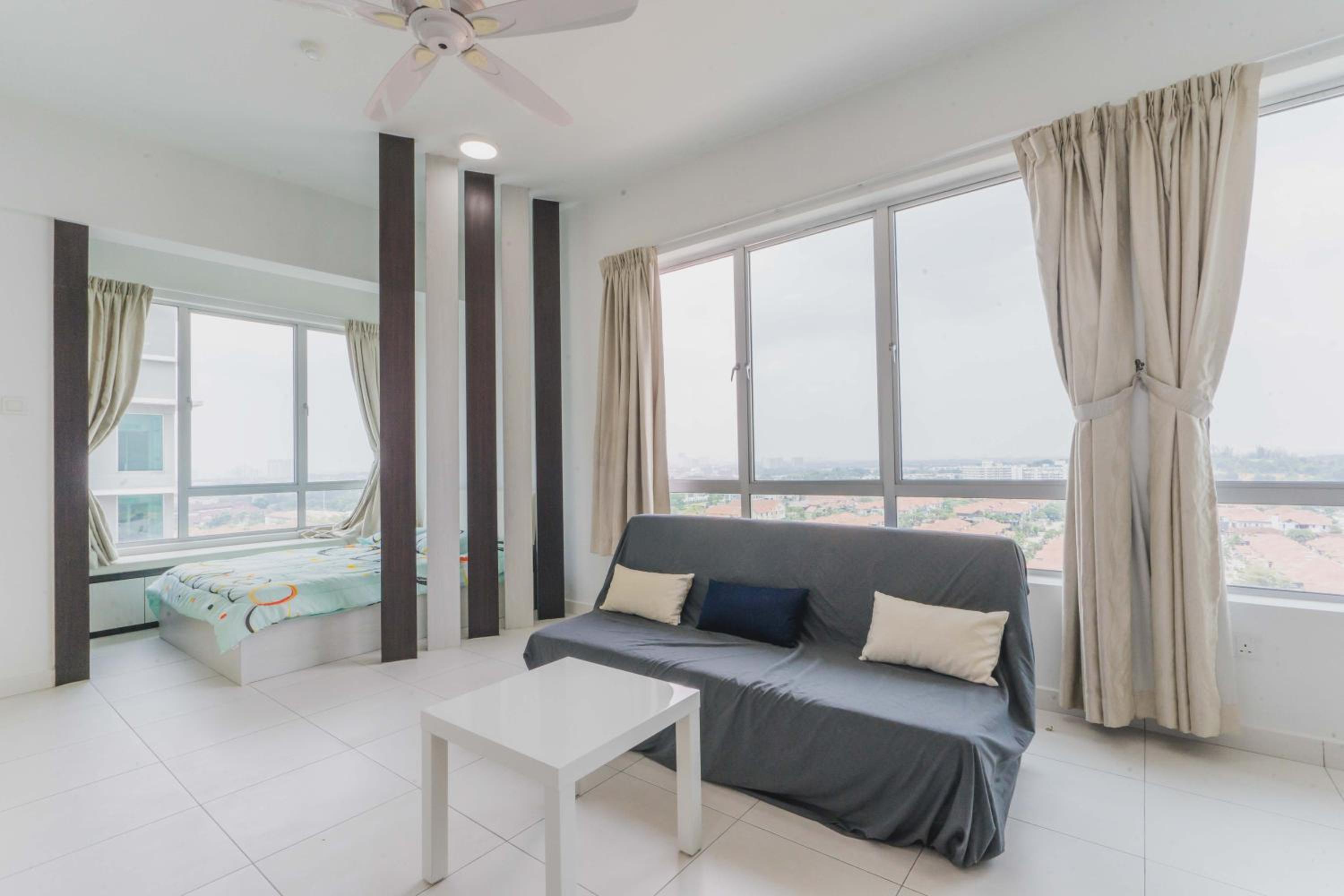 Shawn's Akademic Suites Sky View B#11-27 (肖恩天空之城) at Mount Austin