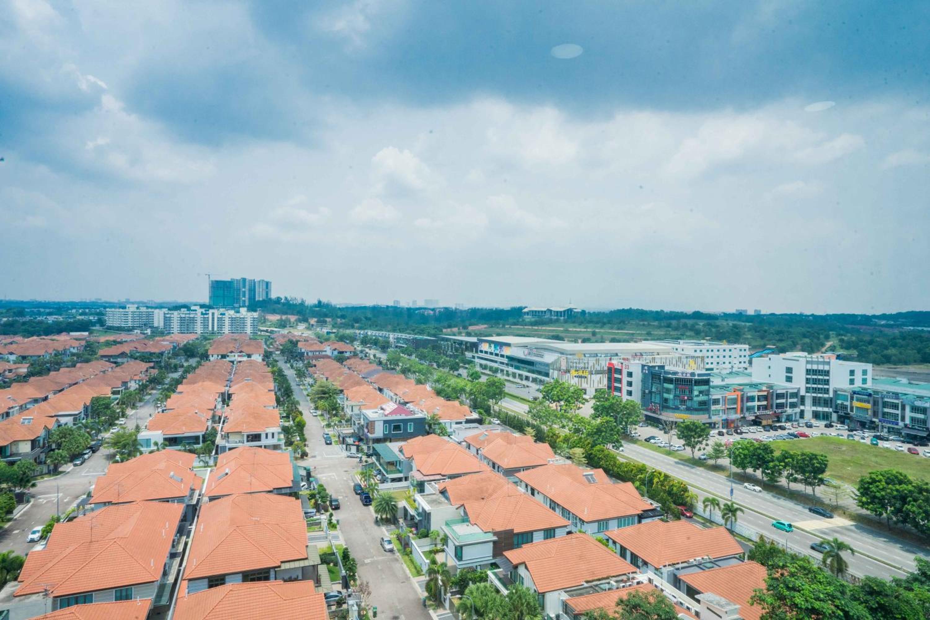 Shawn's Akademic Suites Sky View B#11-27 (肖恩天空之城) at Mount Austin